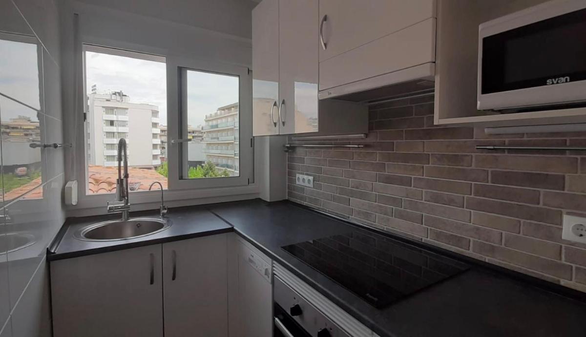 White Apartment photo 2