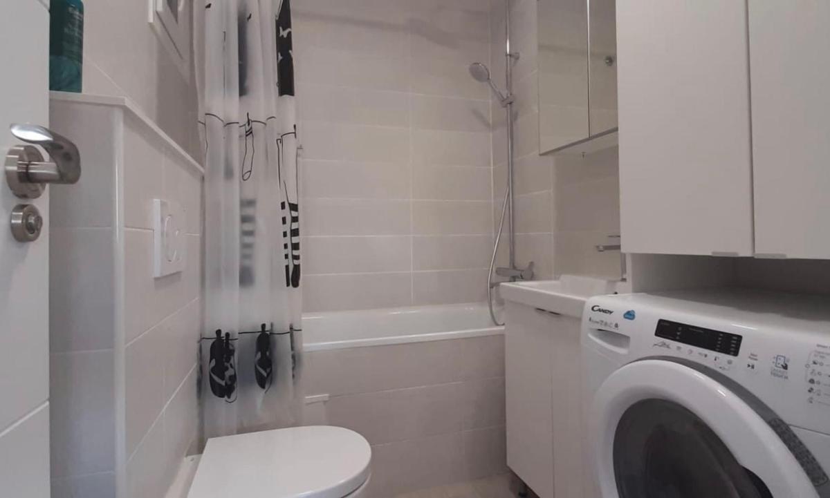 White Apartment photo 4