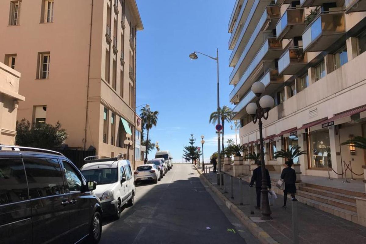 CENTRE PROMENADE With terrace next to the sea in the pedestrian area