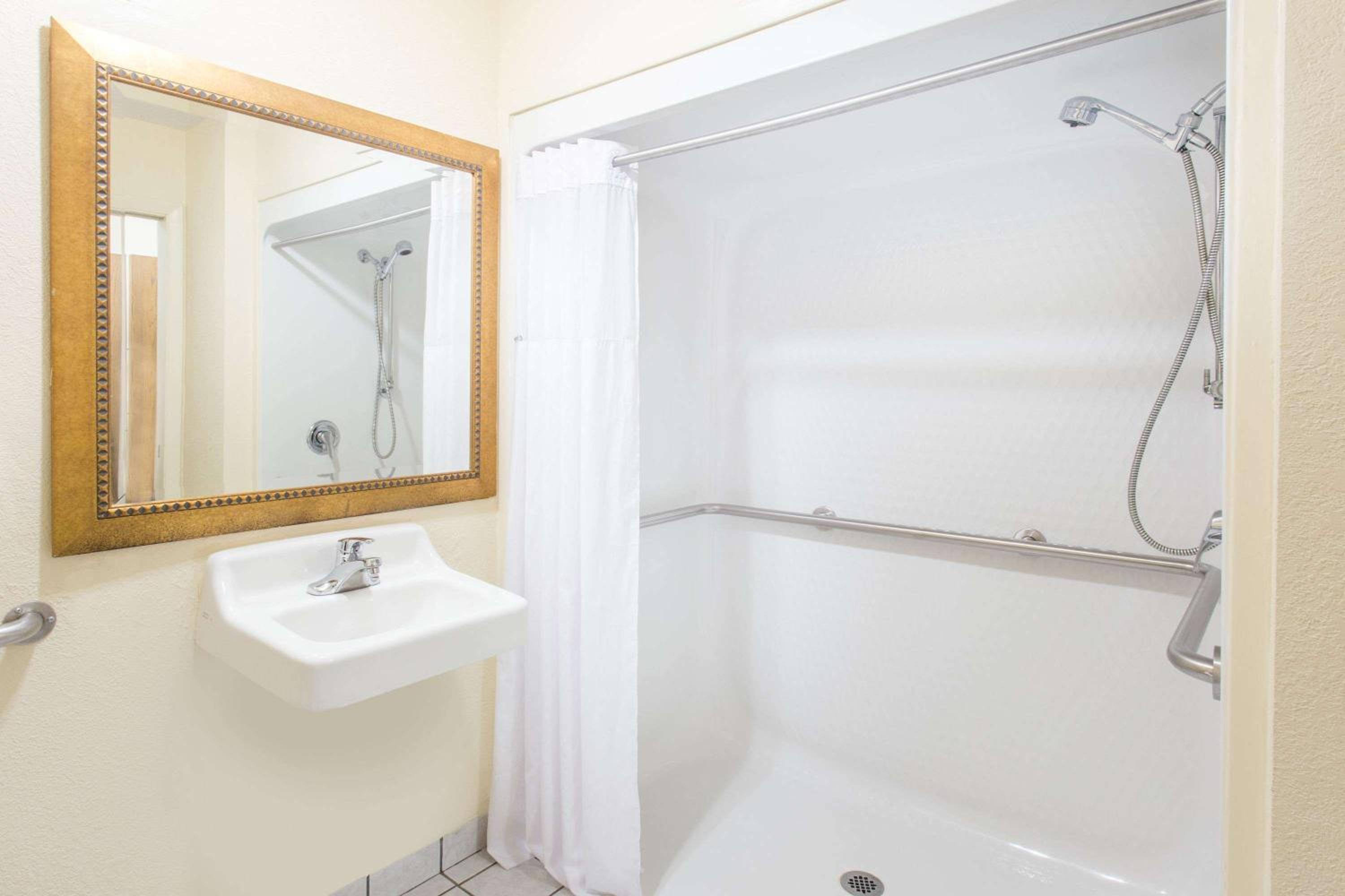 Baymont by Wyndham Muskegon - Property Image 11