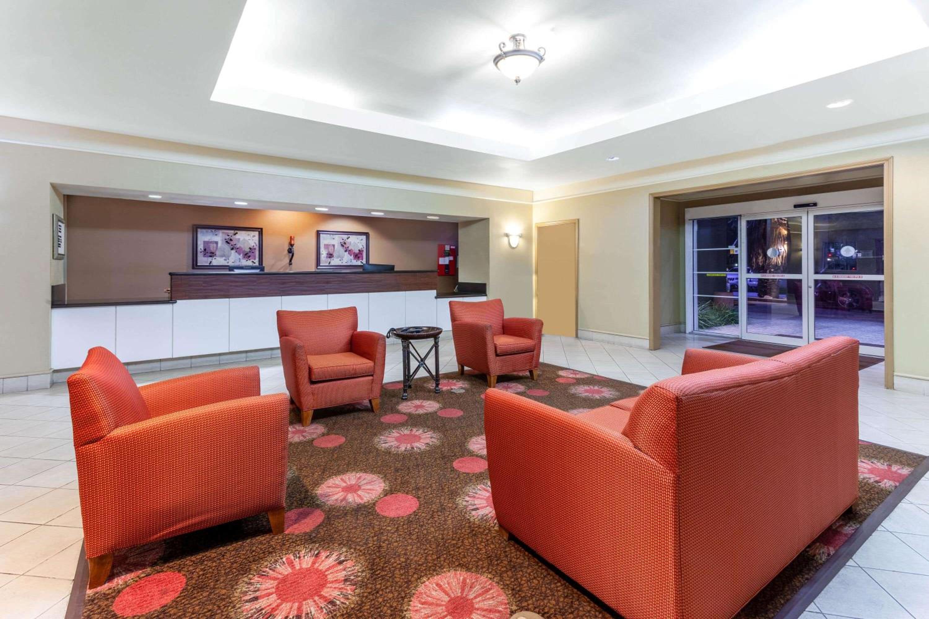 La Quinta by Wyndham Seguin view 5