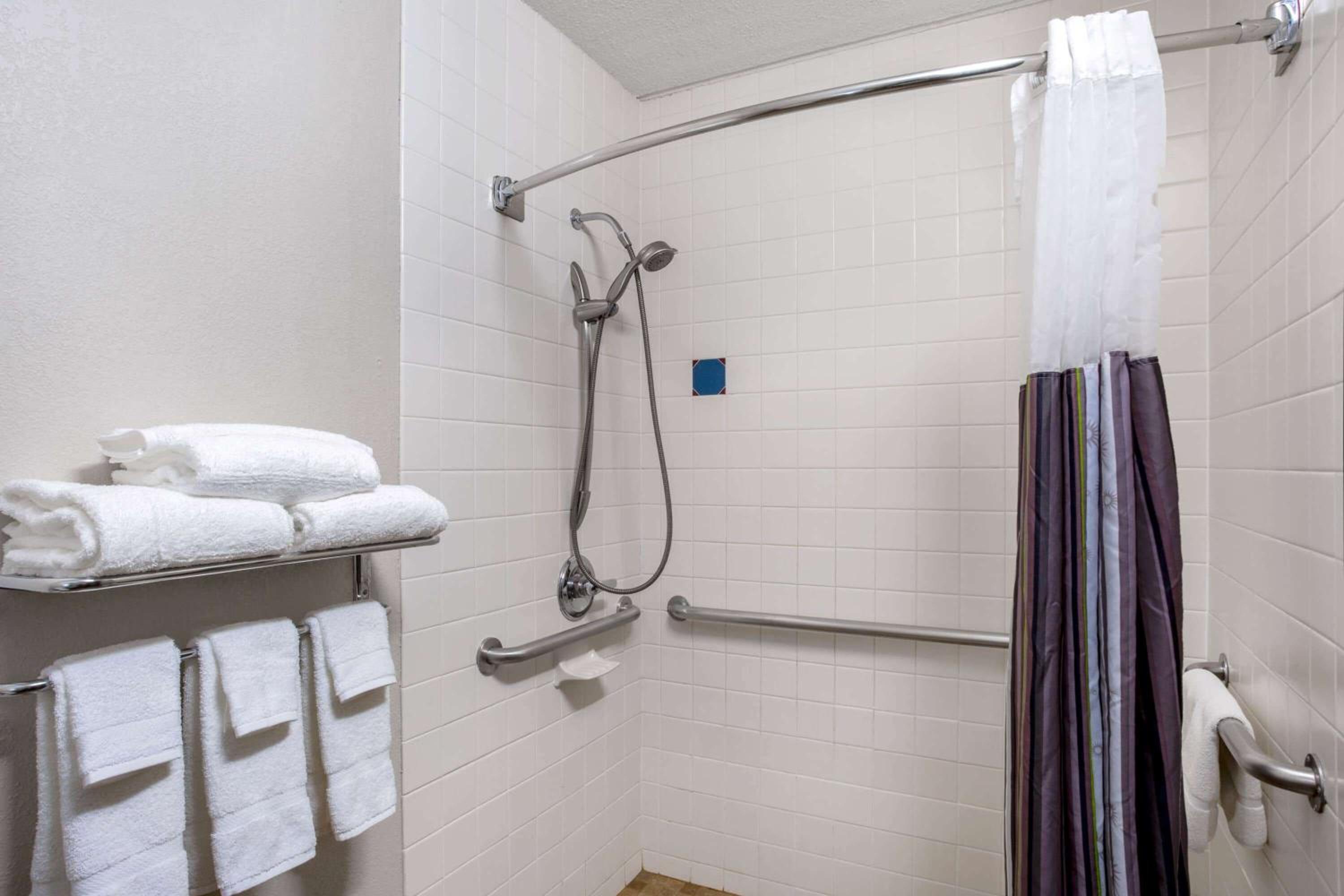 Johnson City Vacations - La Quinta Inn by Wyndham Binghamton - Johnson City - Property Image 14