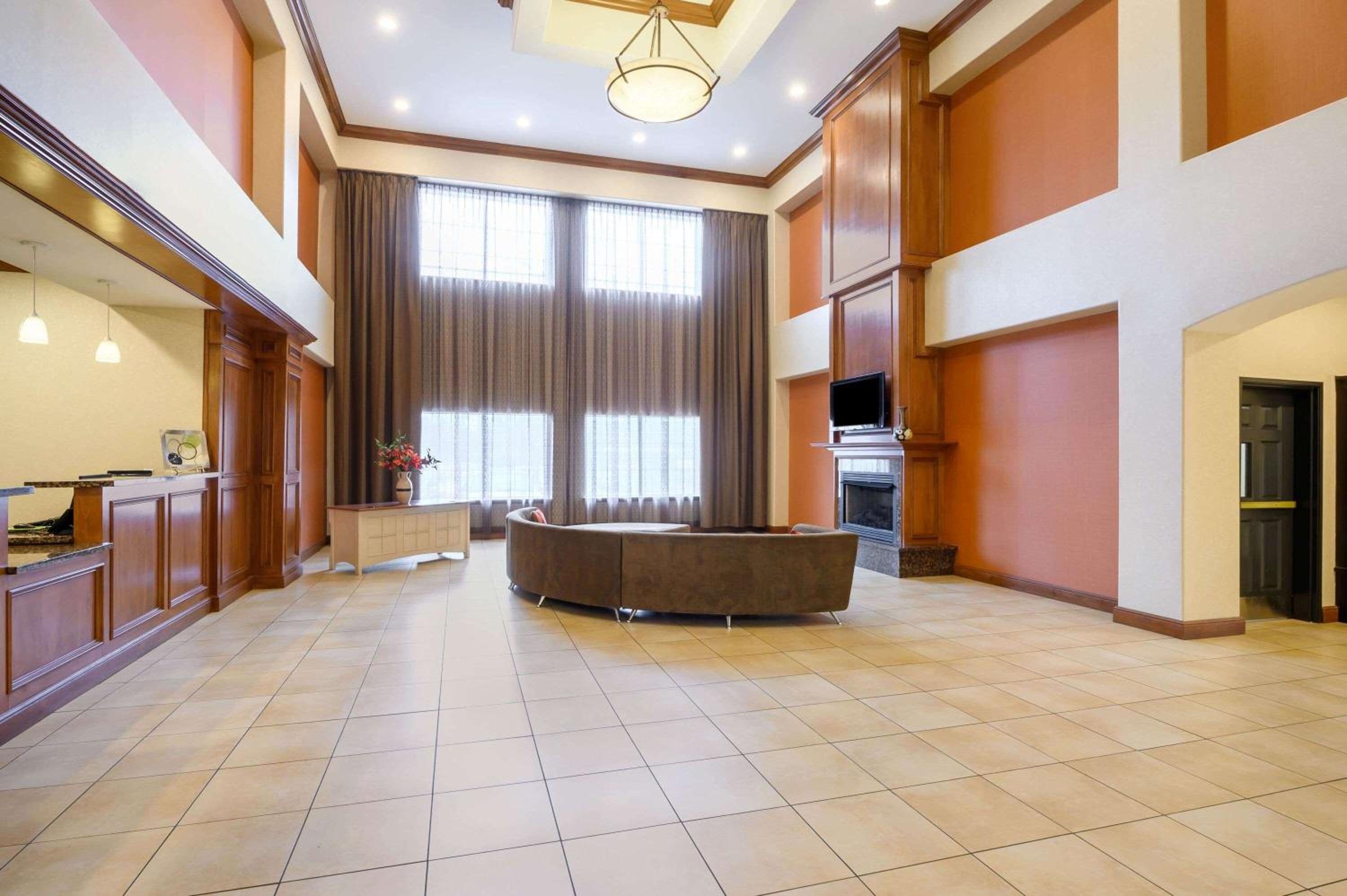 Longview Vacations - La Quinta by Wyndham Longview North - Property Image 29