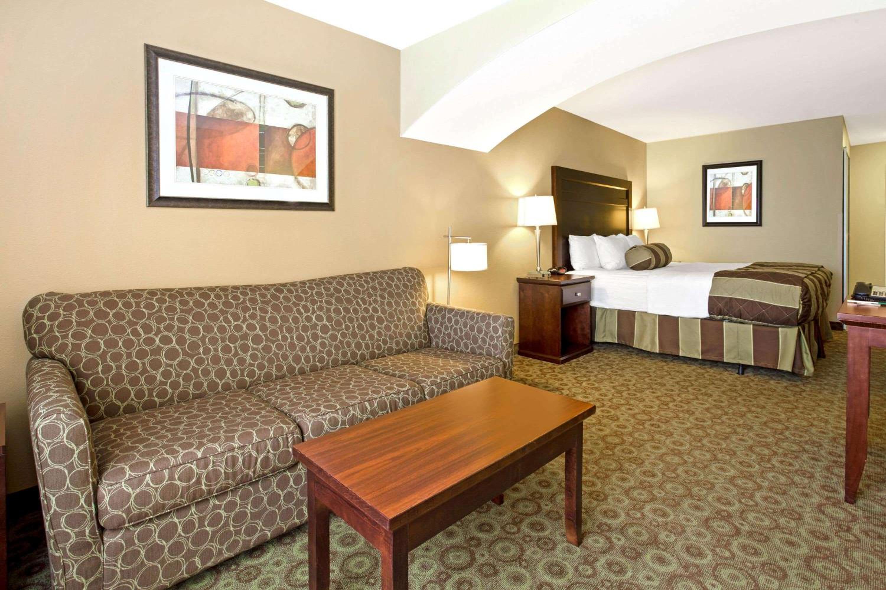 Dickinson Vacations - La Quinta by Wyndham Dickinson - Property Image 32