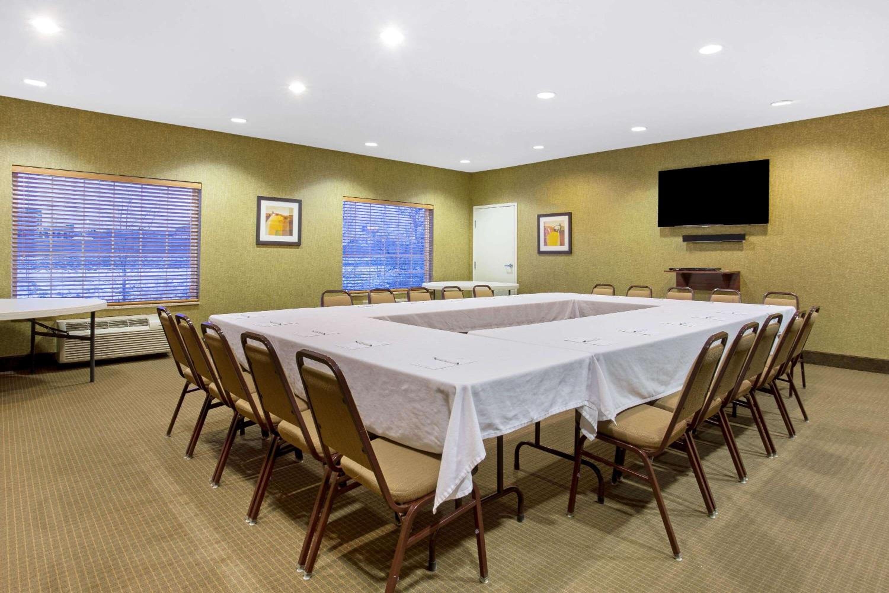 Dickinson Vacations - La Quinta by Wyndham Dickinson - Property Image 35