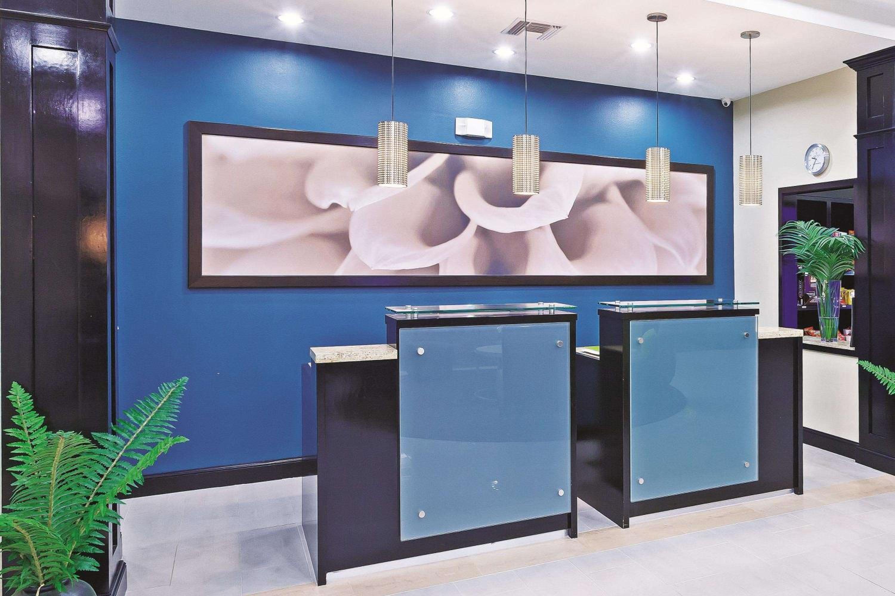 Marshall Vacations - La Quinta by Wyndham Marshall - Property Image 12