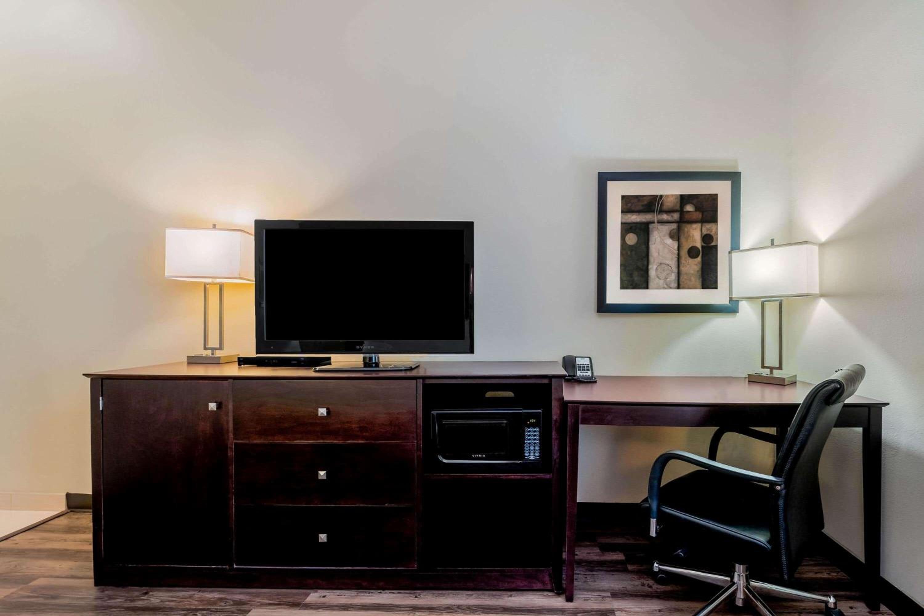 Marshall Vacations - La Quinta by Wyndham Marshall - Property Image 16