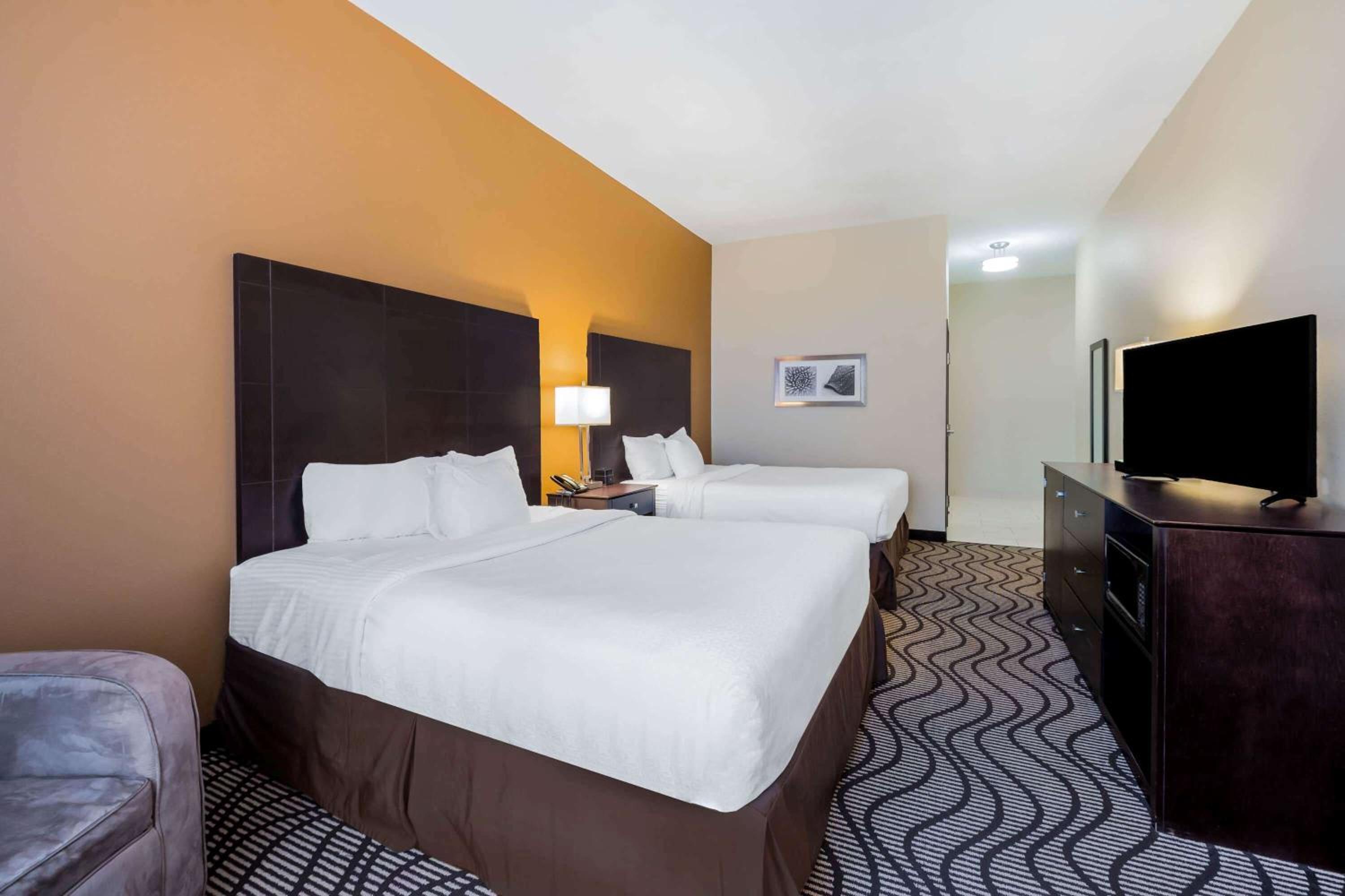 Marshall Vacations - La Quinta by Wyndham Marshall - Property Image 20