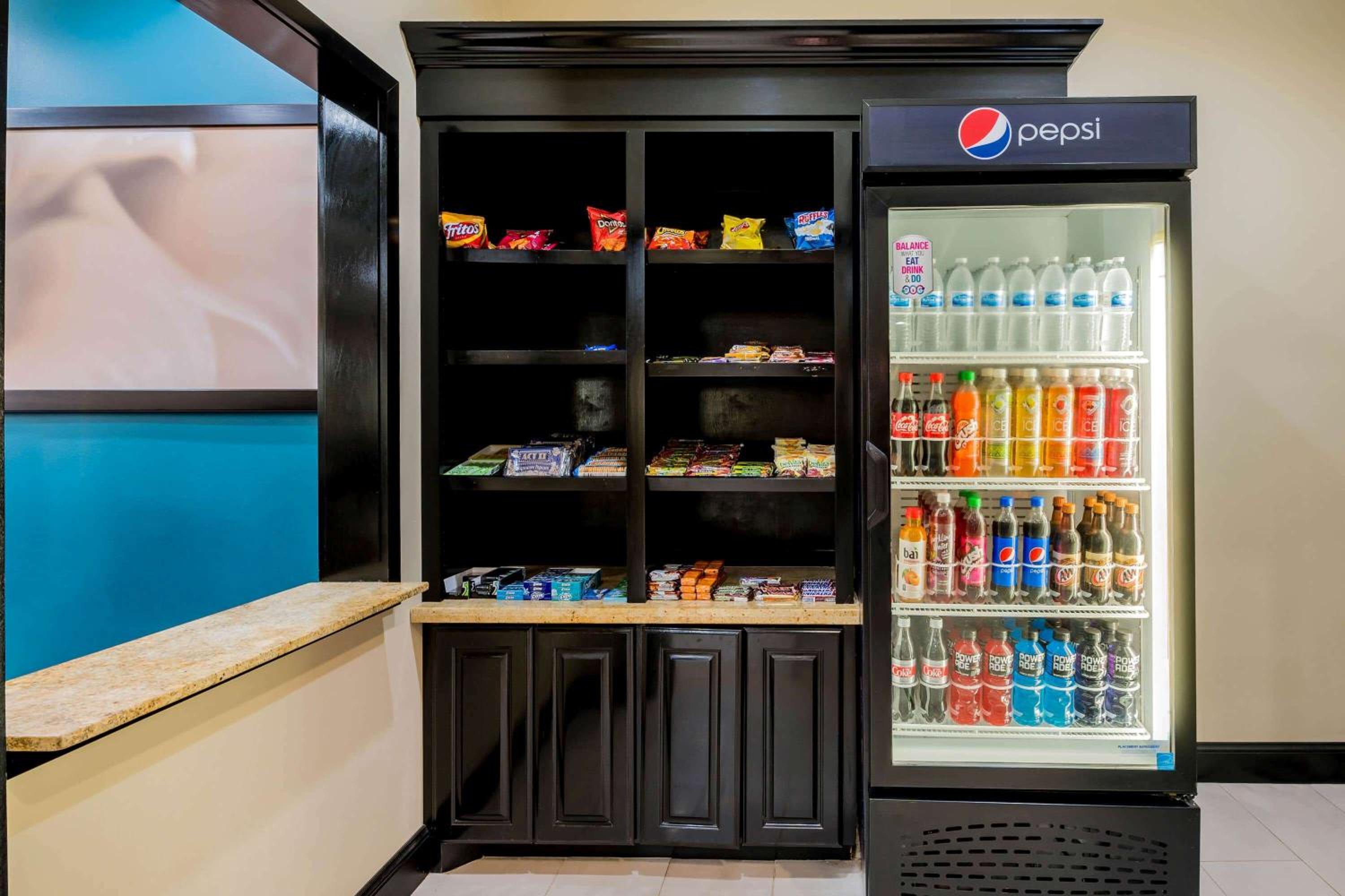 Marshall Vacations - La Quinta by Wyndham Marshall - Property Image 22