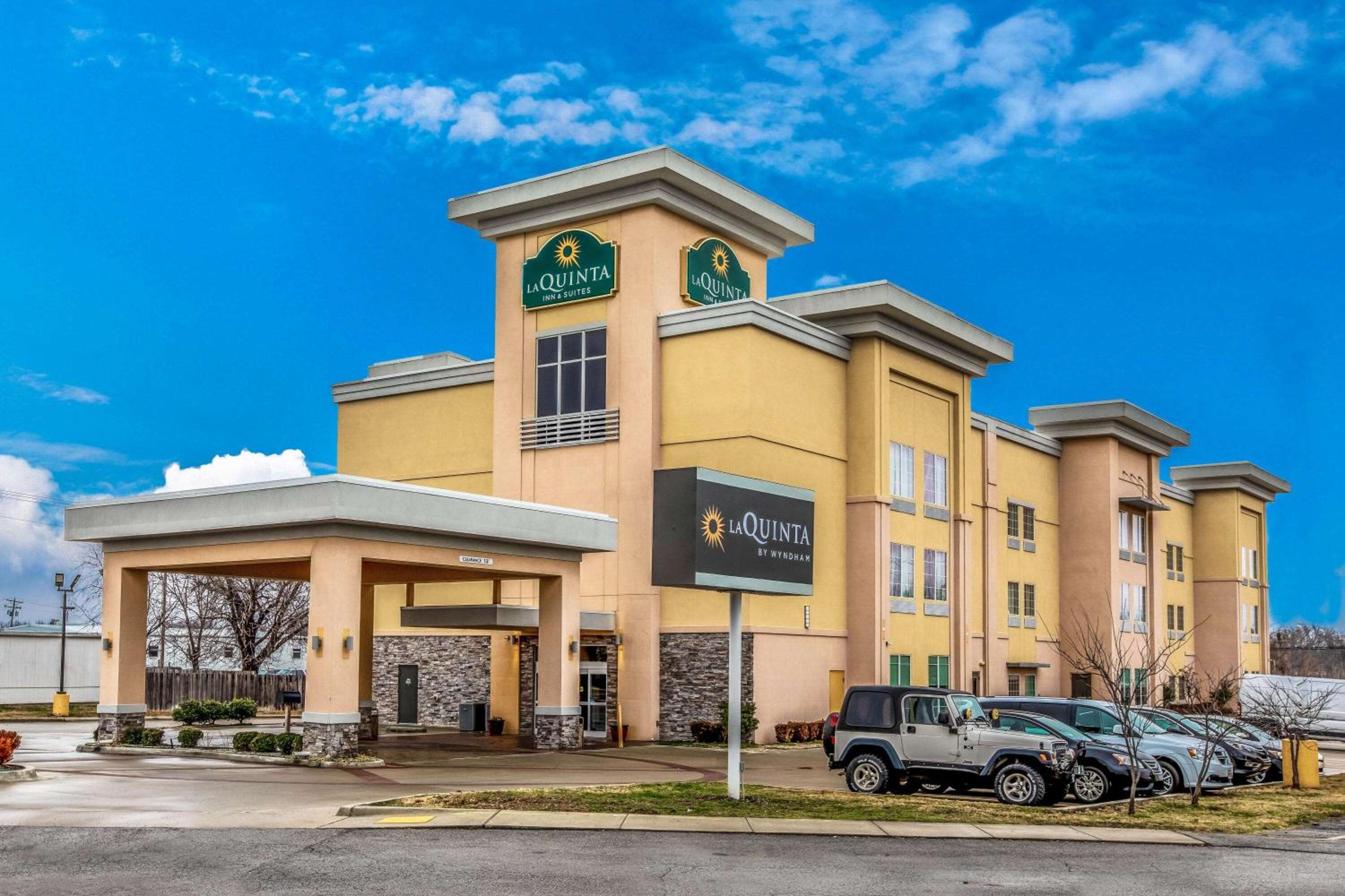 Comfort Inn & Suites