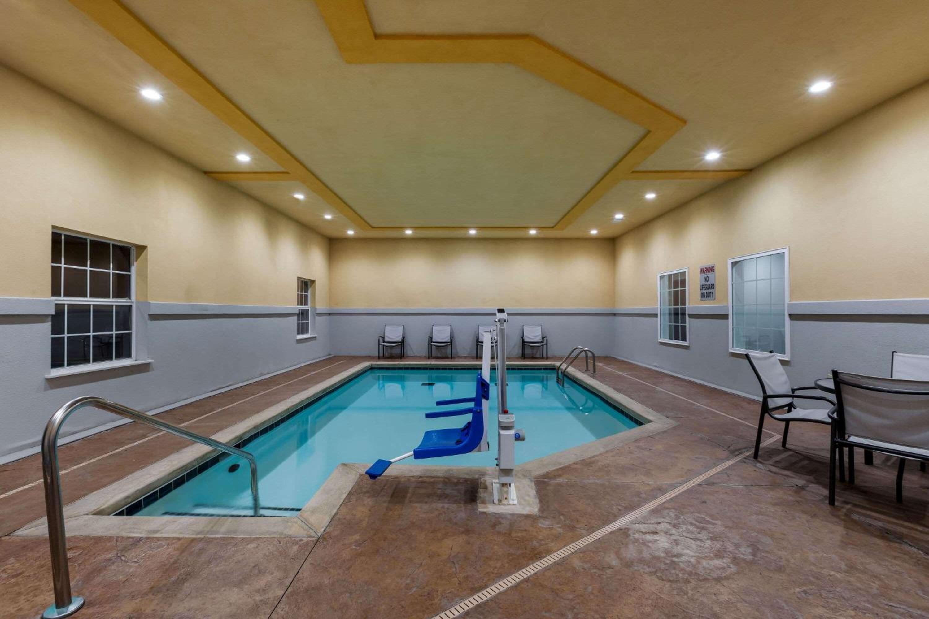 Comfort Inn & Suites