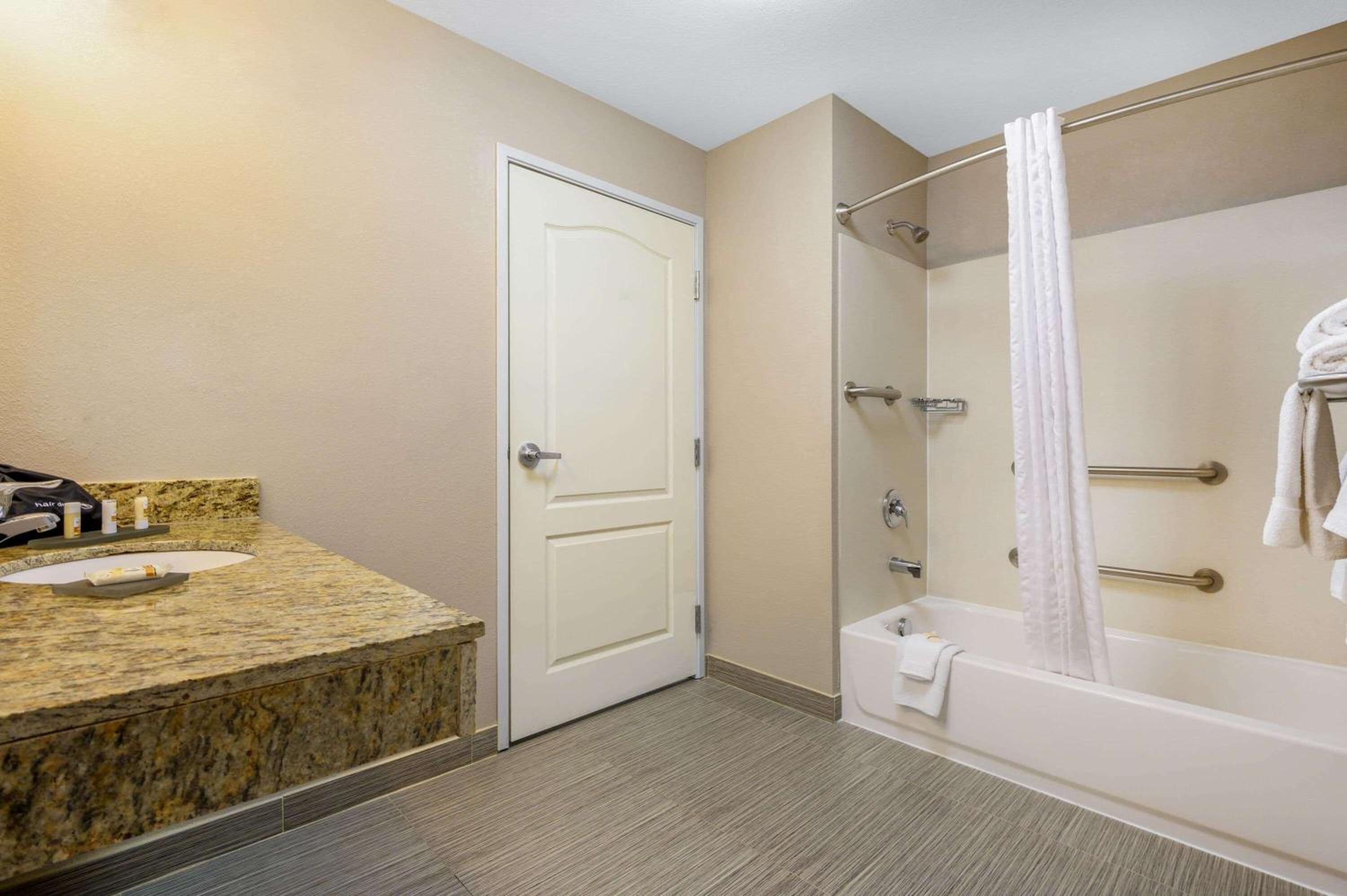 La Quinta Inn & Suites Casino and Bar by Wyndham Glendive