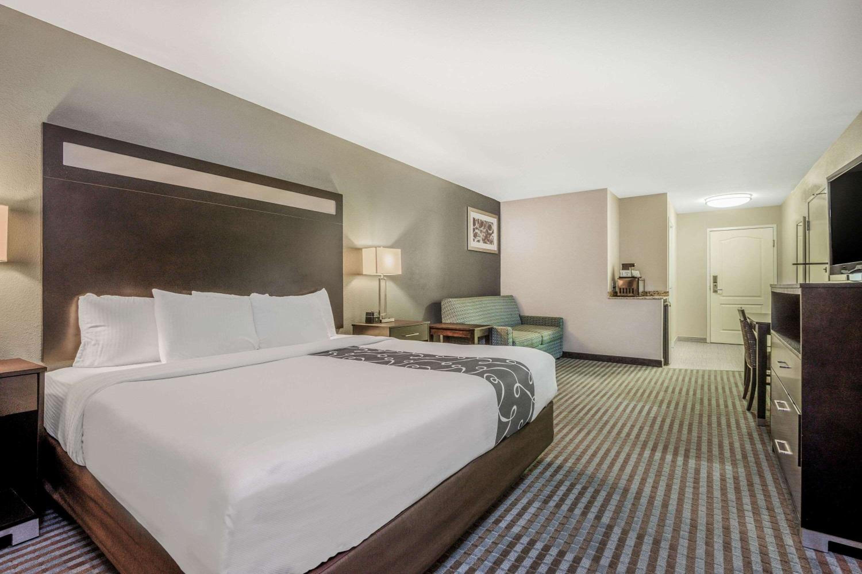 La Quinta Inn & Suites Casino and Bar by Wyndham Glendive