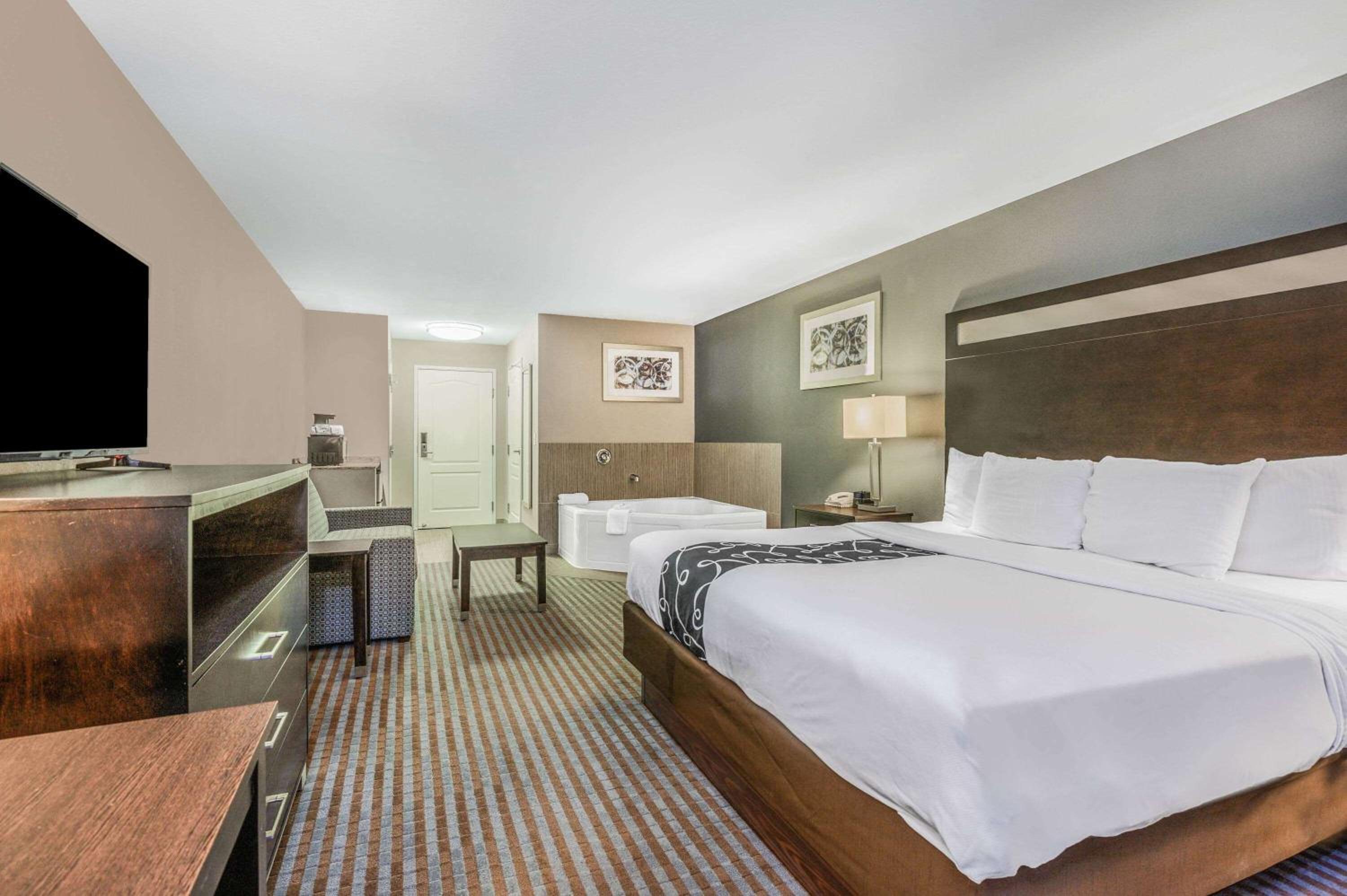 La Quinta Inn & Suites Casino and Bar by Wyndham Glendive