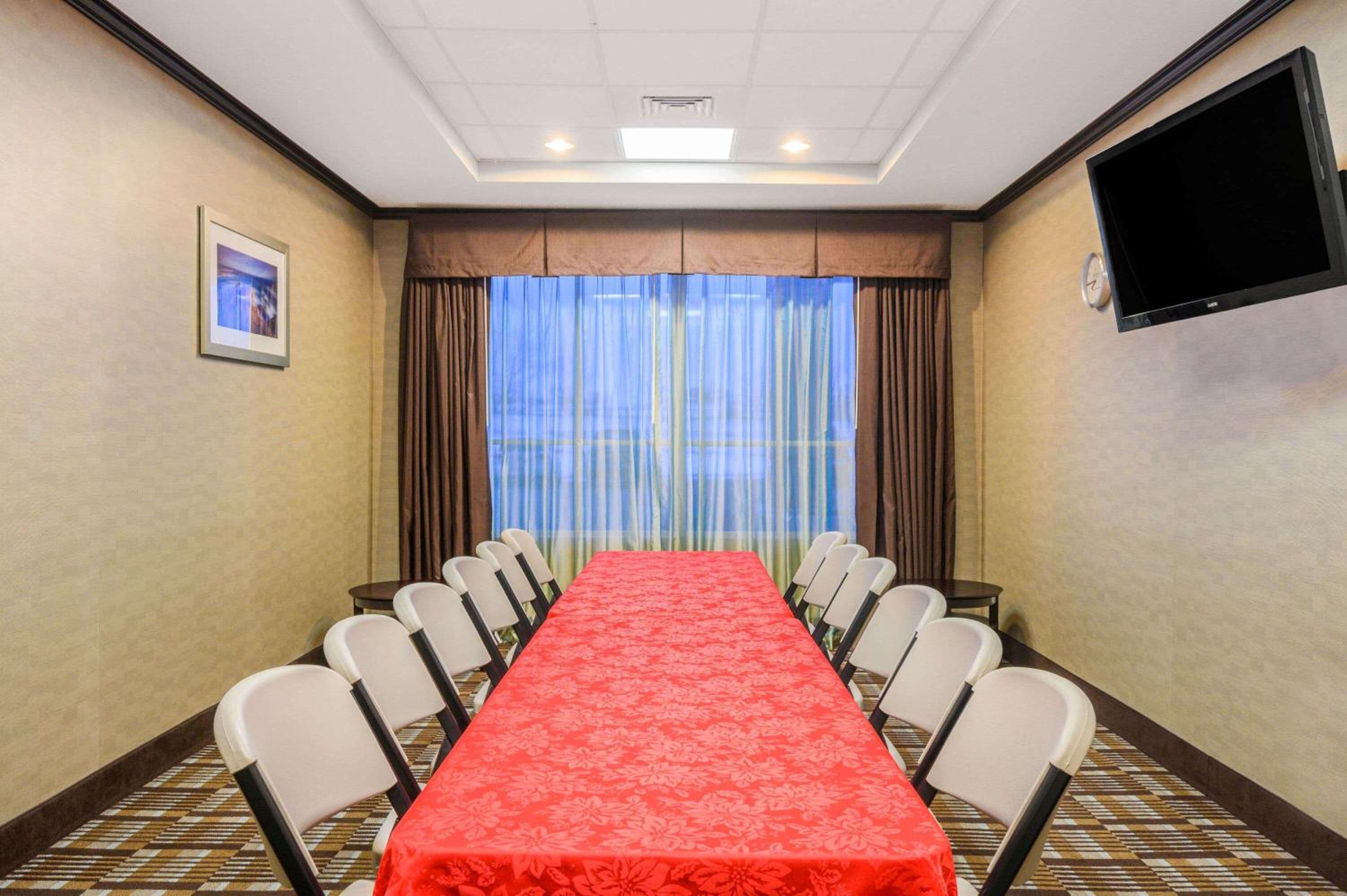 La Quinta Inn & Suites Casino and Bar by Wyndham Glendive