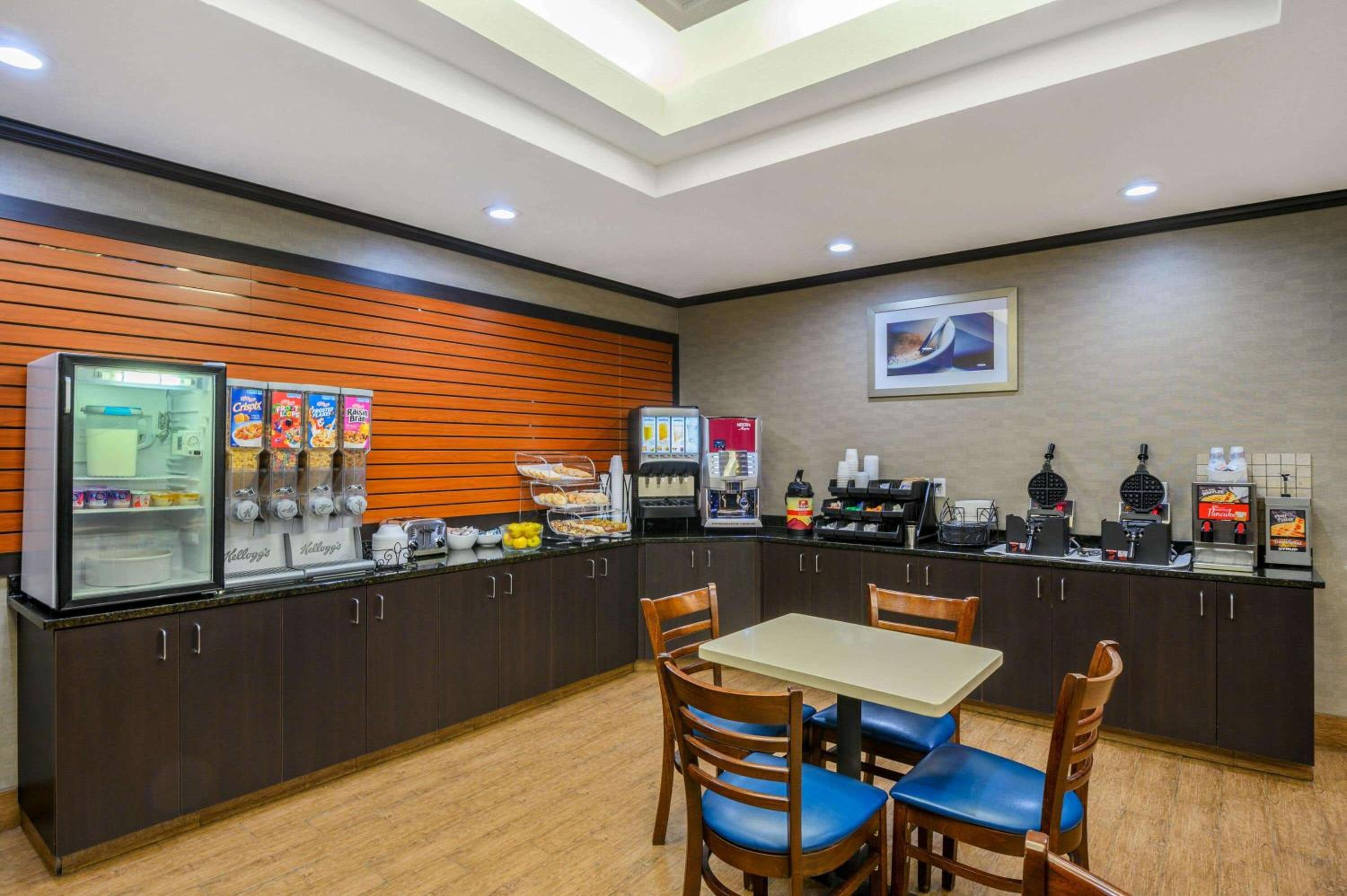 La Quinta Inn & Suites Casino and Bar by Wyndham Glendive
