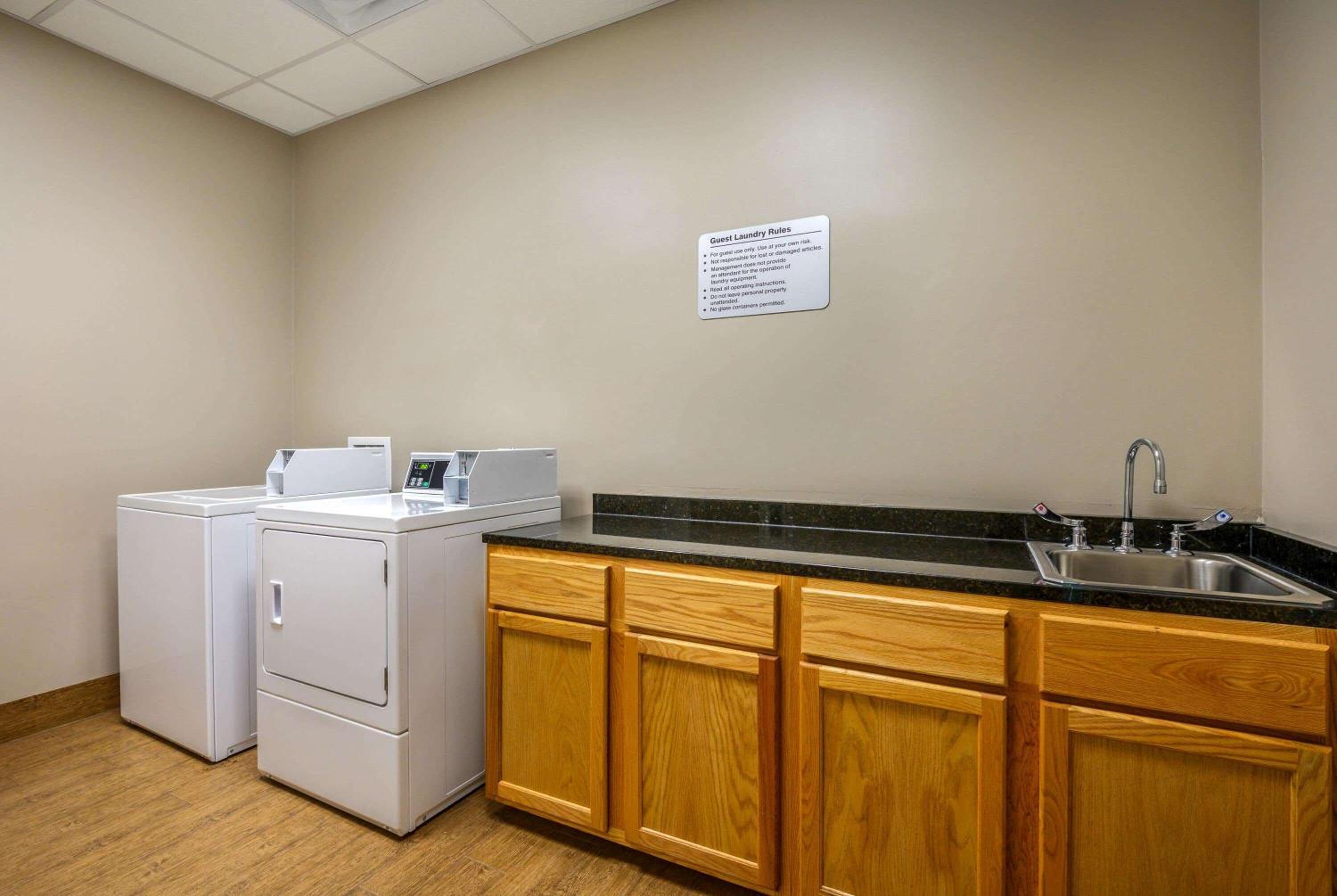 La Quinta Inn & Suites Casino and Bar by Wyndham Glendive