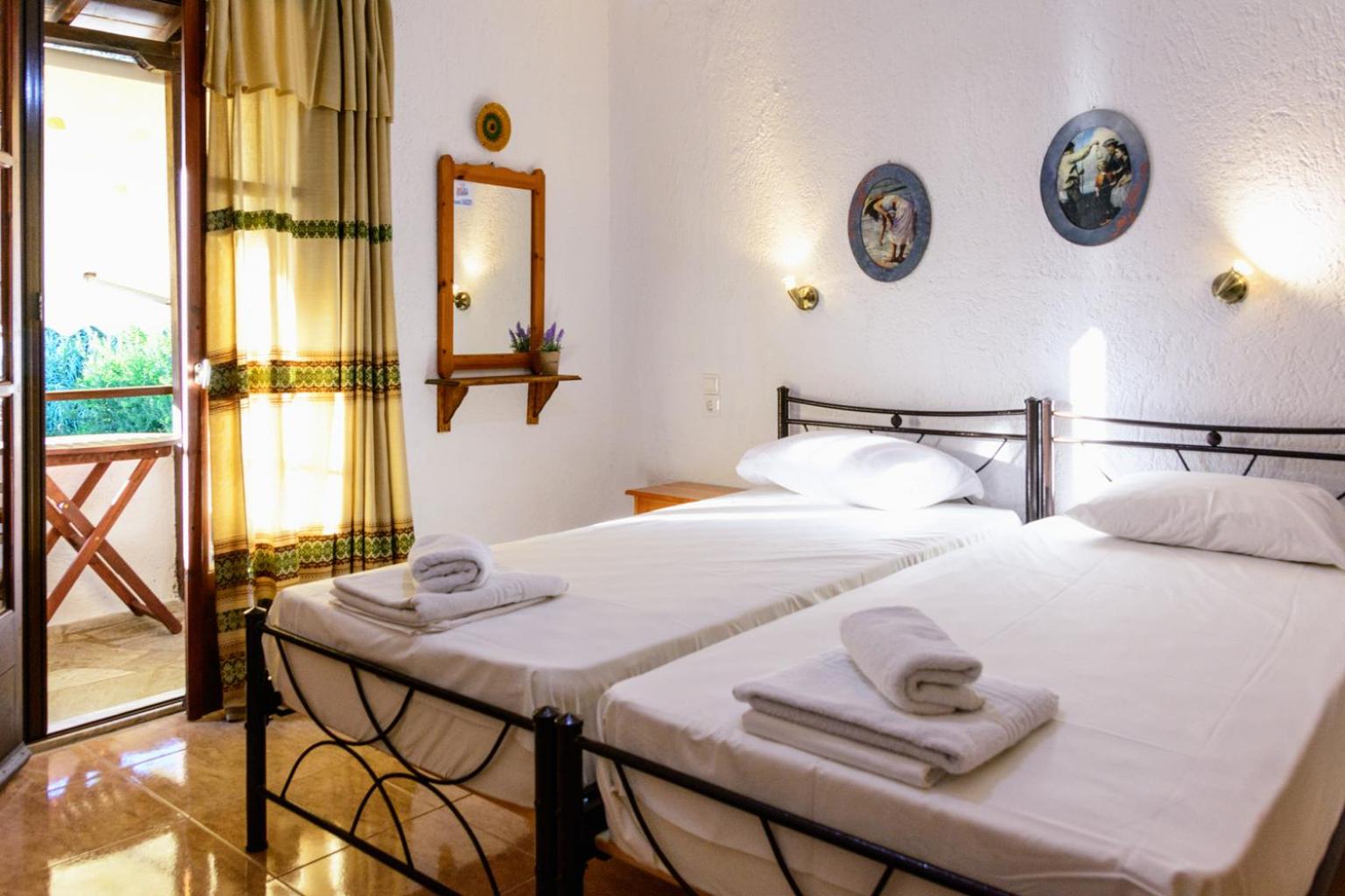 Spiros Rooms