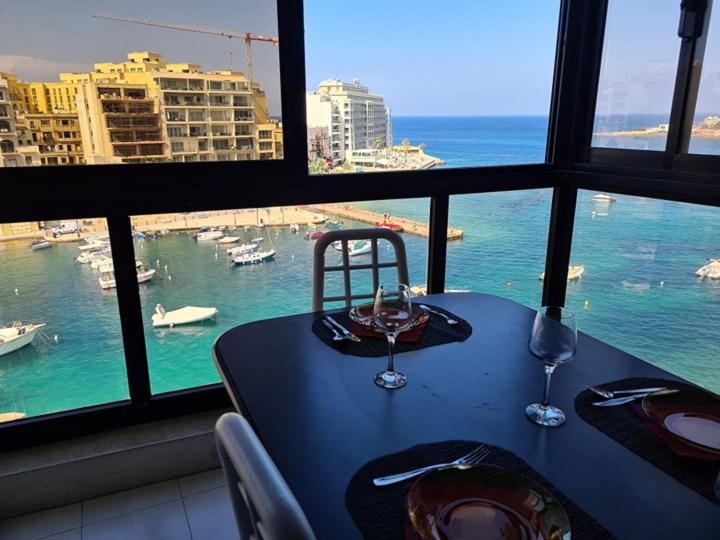 Spinola Bay Sea Front Apt 6 — St Julian's
