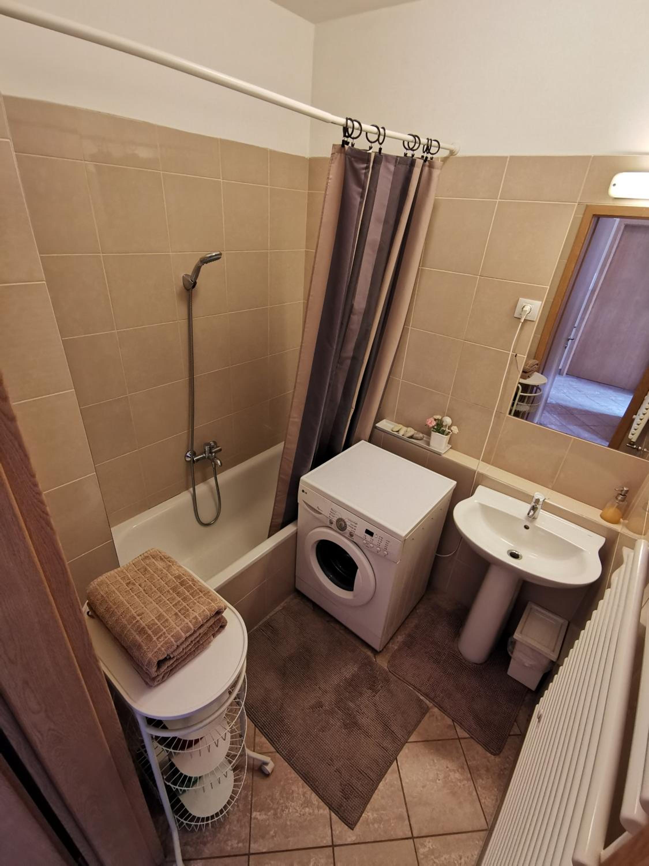 Gozsdu Apartment