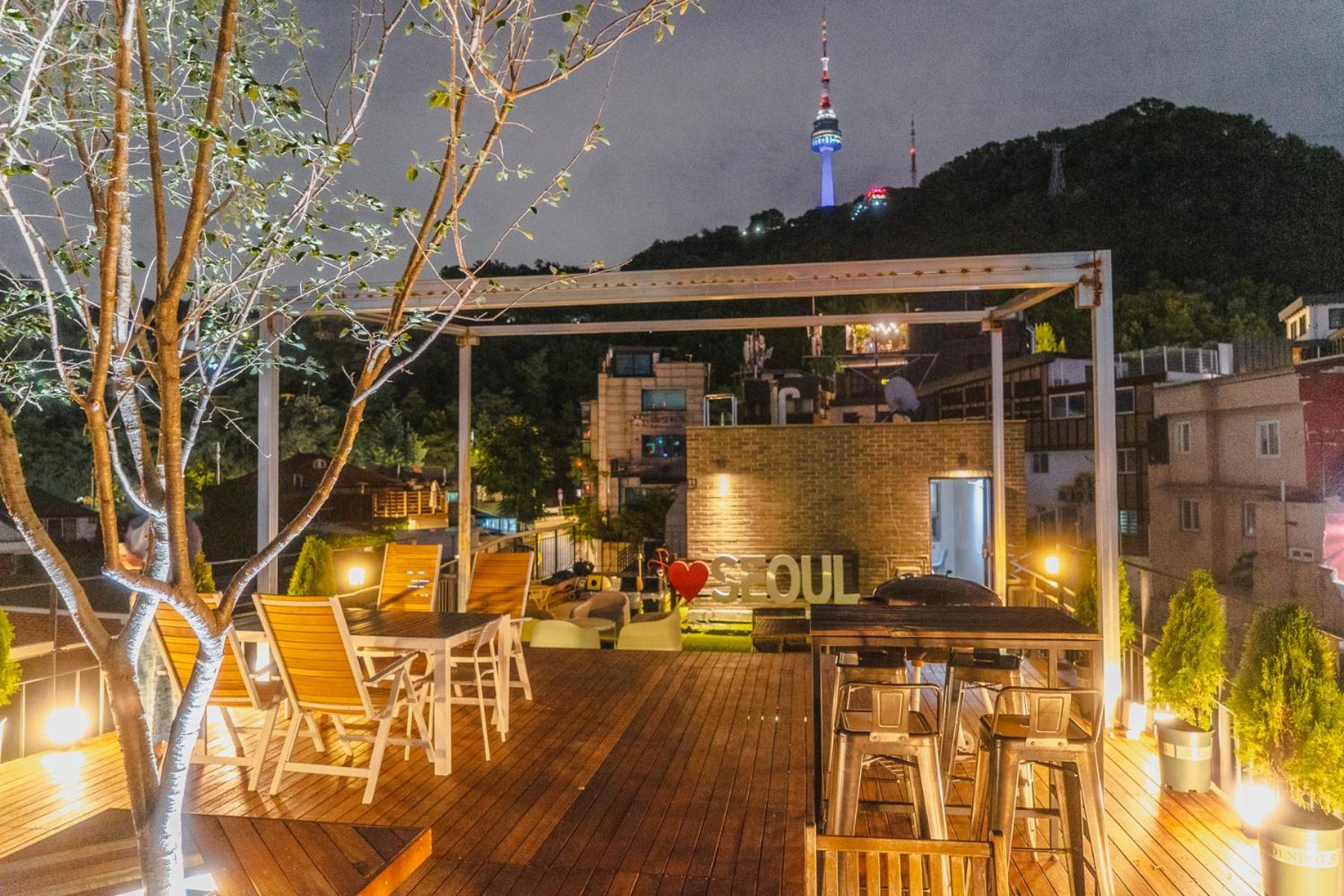 Myeongdong Artmonstay