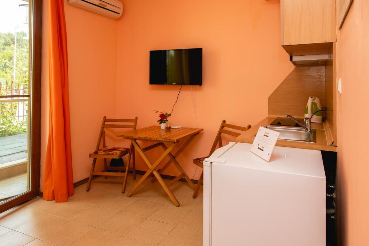 Photo 8