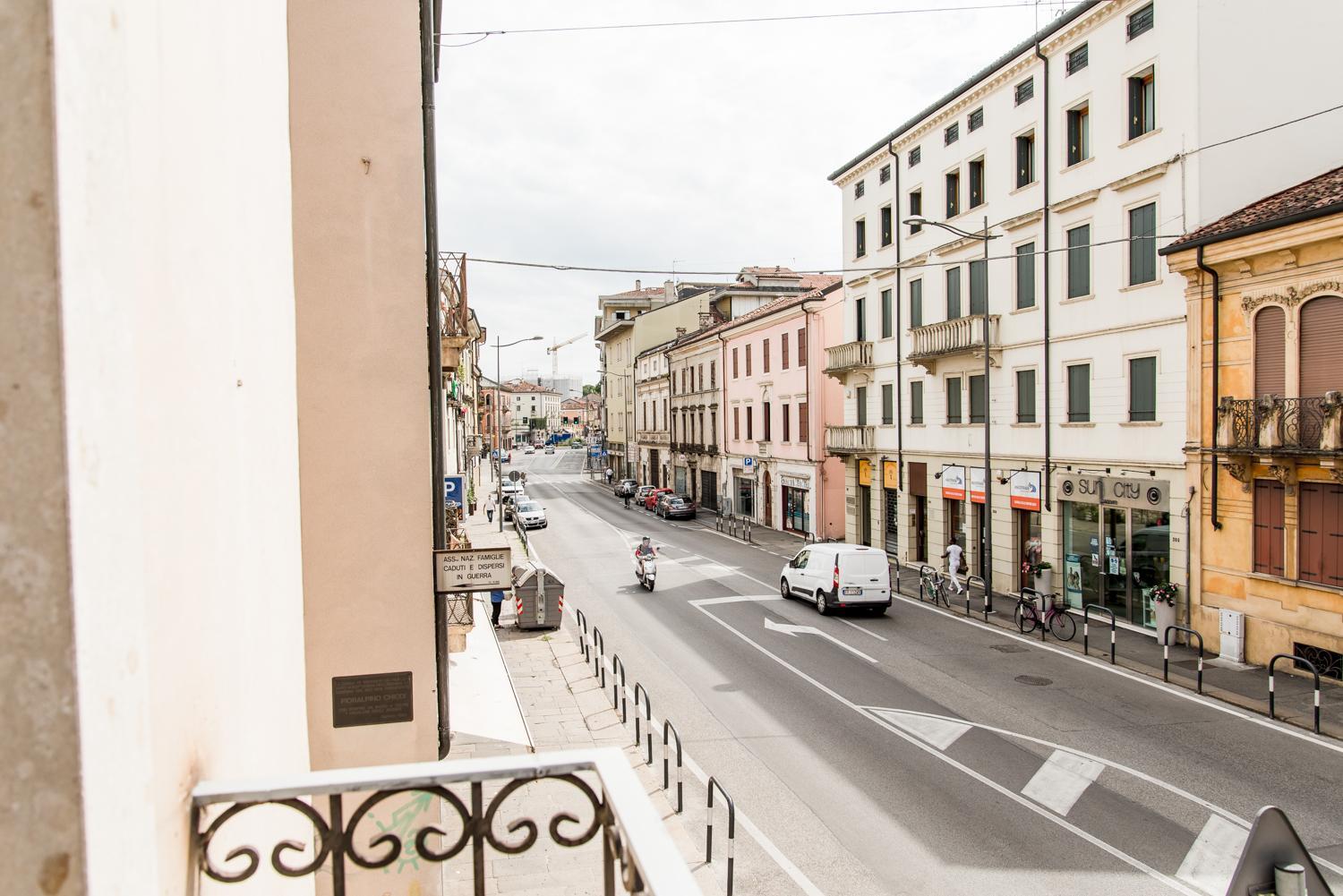 INTERO APPARTAMENTO nel cuore di VICENZA view 2