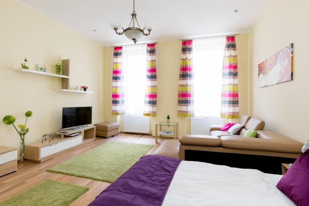 Luxury apartment in the city center view 4