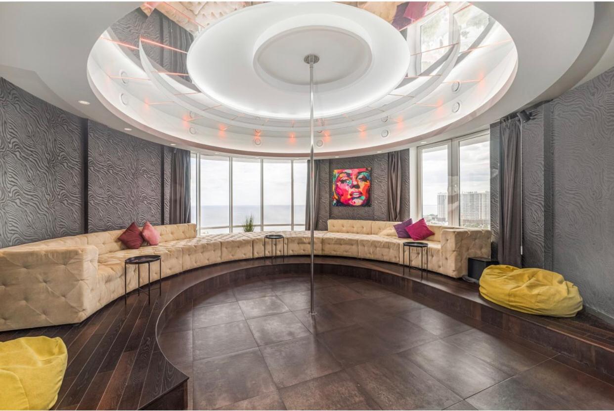 LUXURY penthouse with a sea view view 2