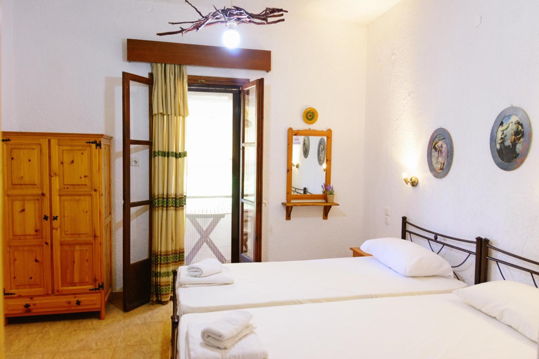 Spiros Rooms