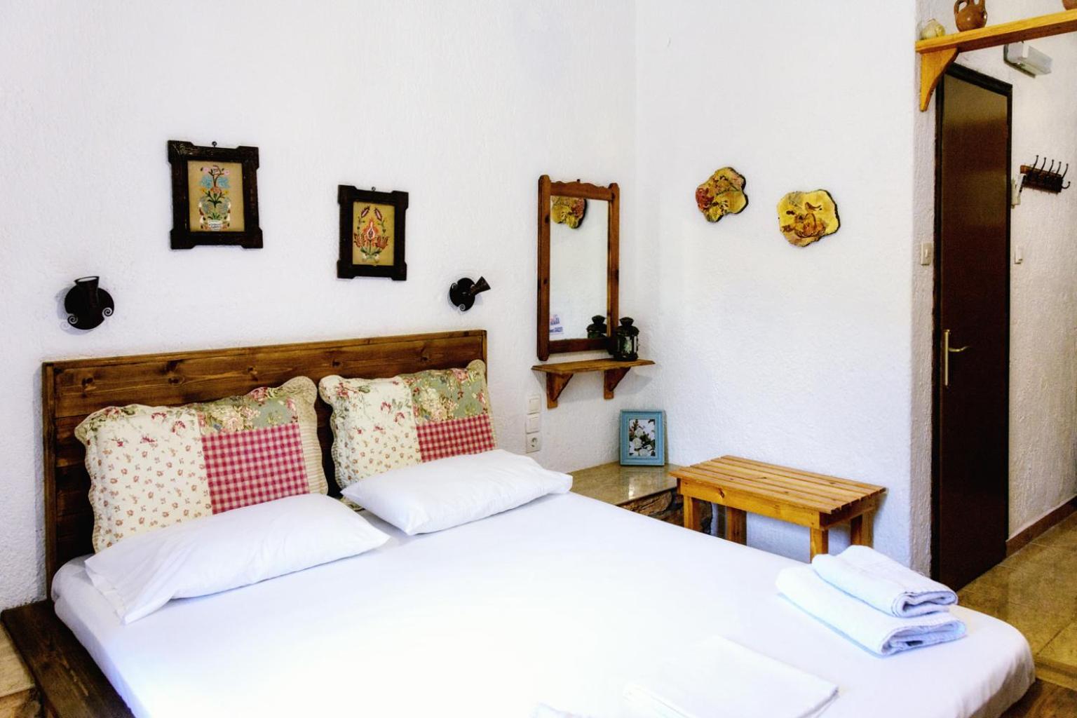 Spiros Rooms