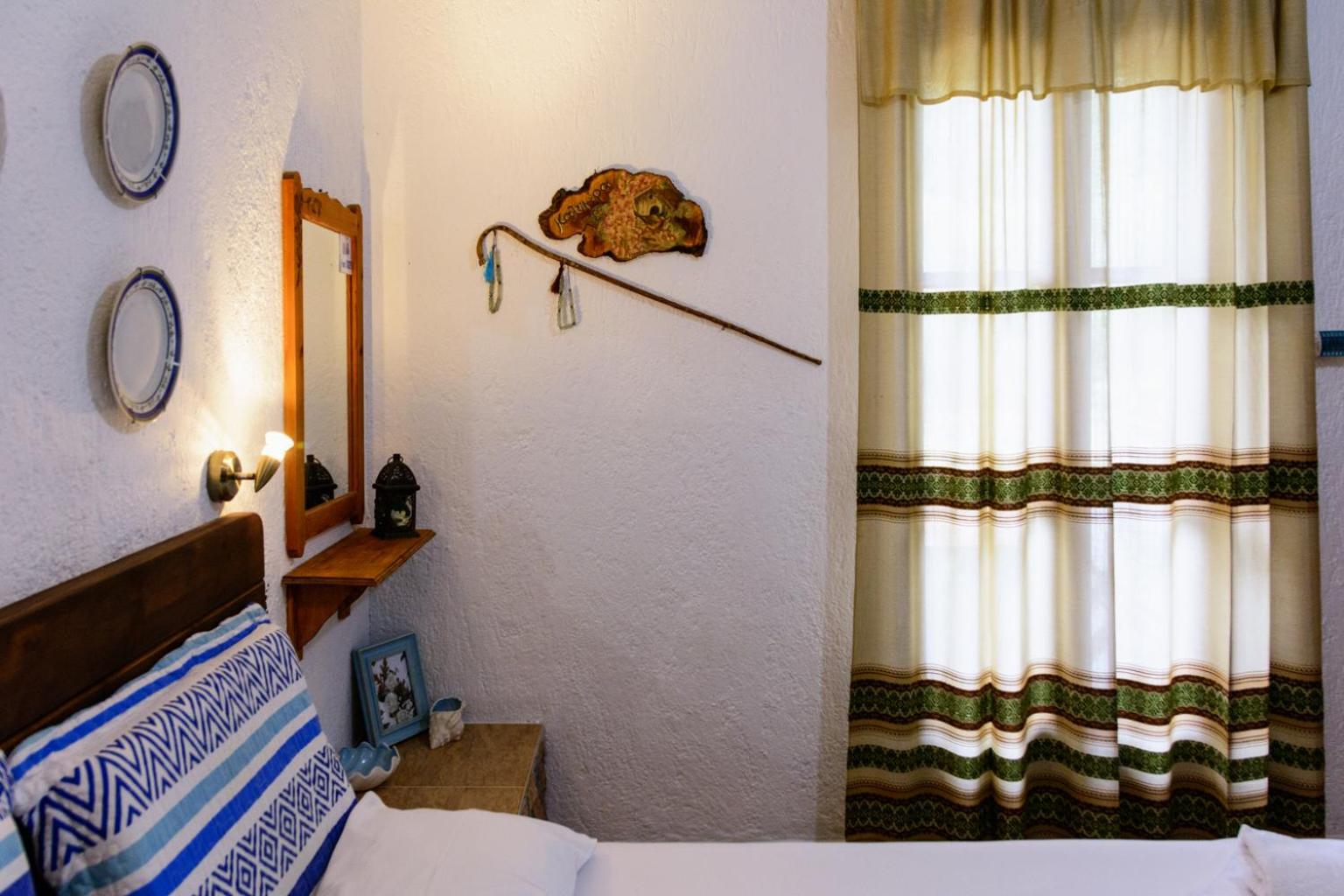 Spiros Rooms
