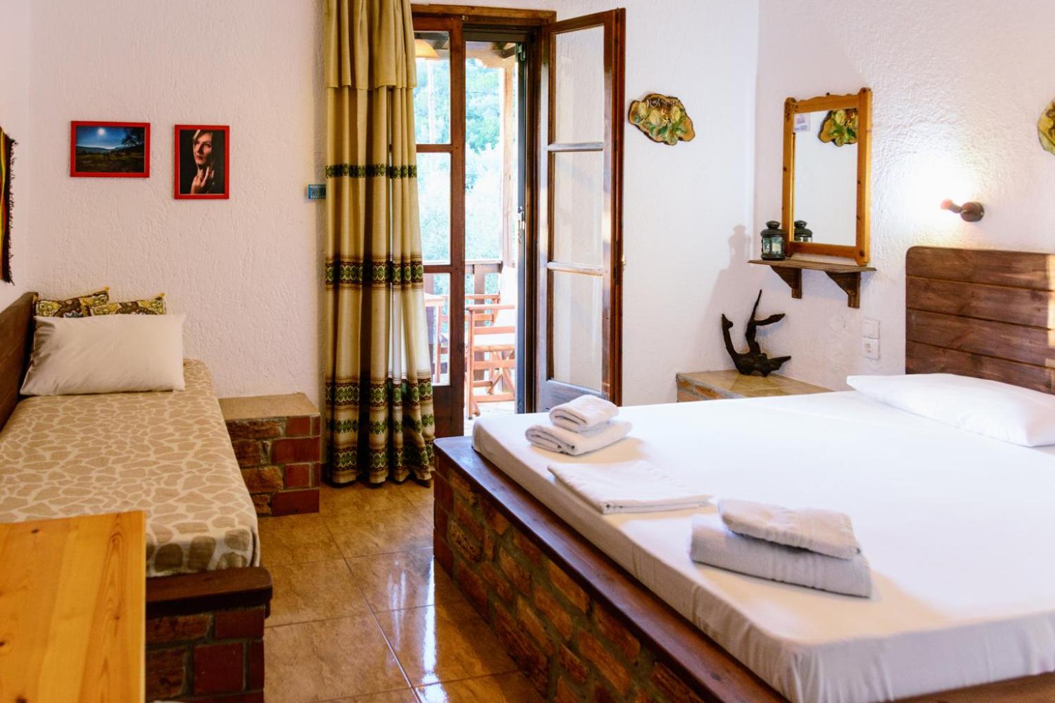 Spiros Rooms