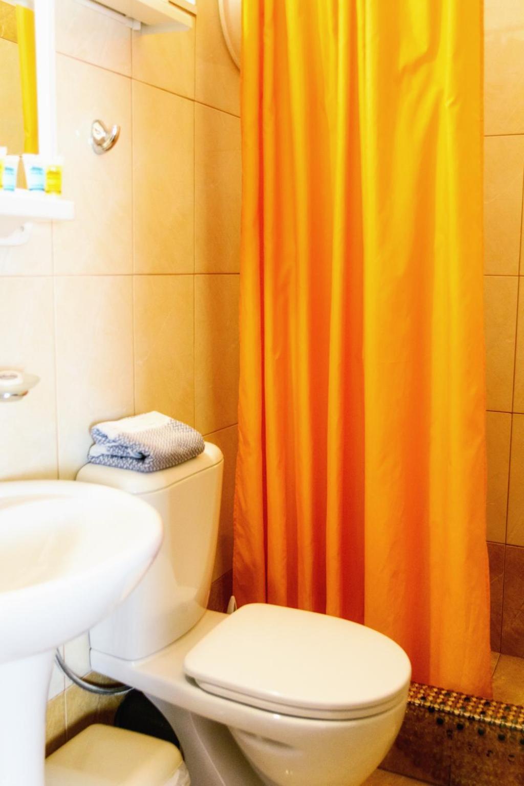 Spiros Rooms
