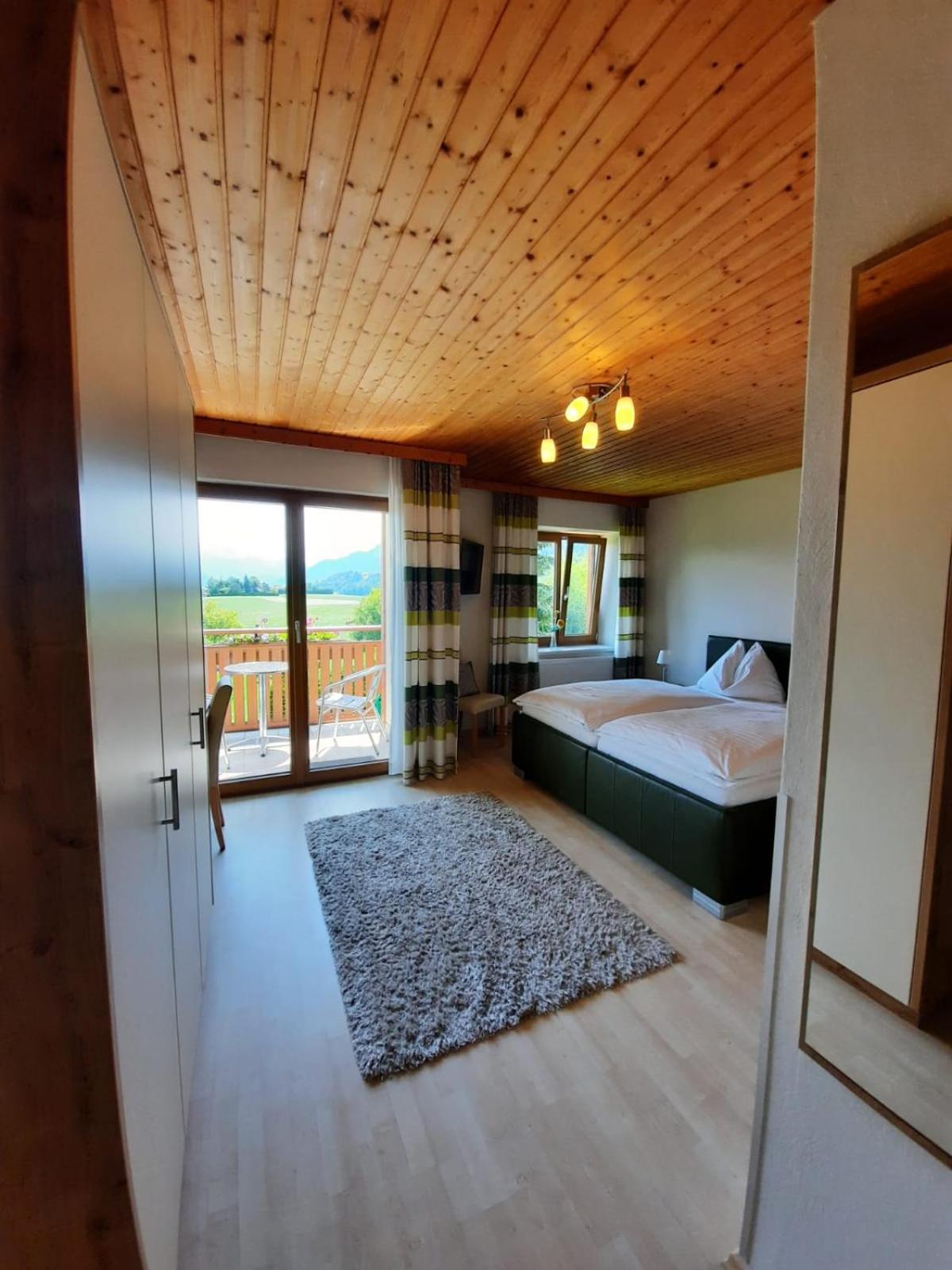 Pension Kreuzinger, 5310 Tiefgraben