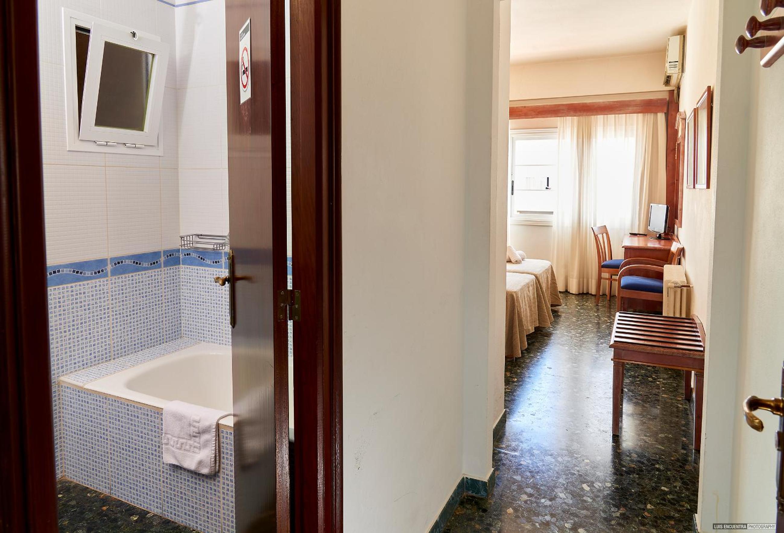 Hostal Illes Pitiüses