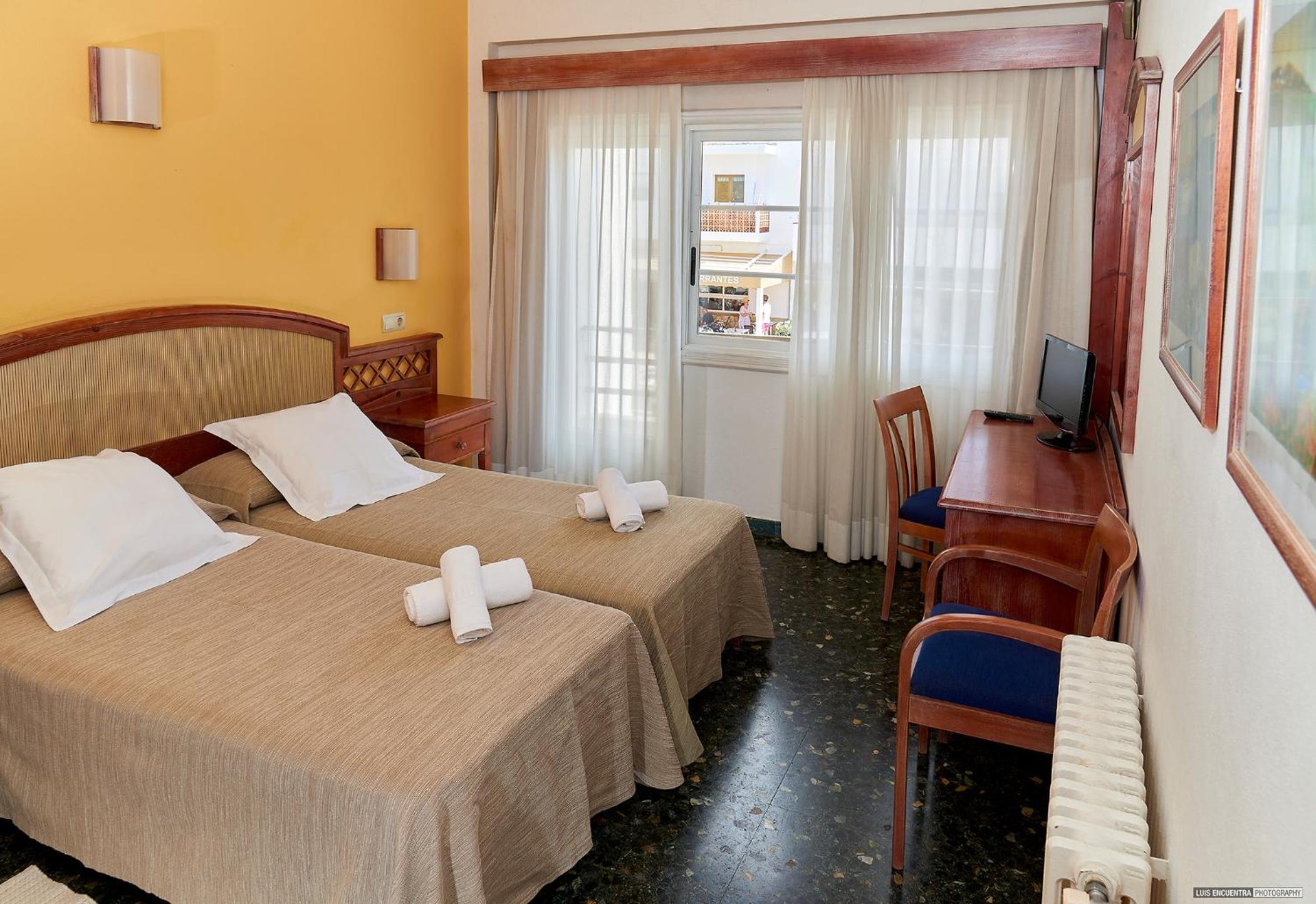 Hostal Illes Pitiüses