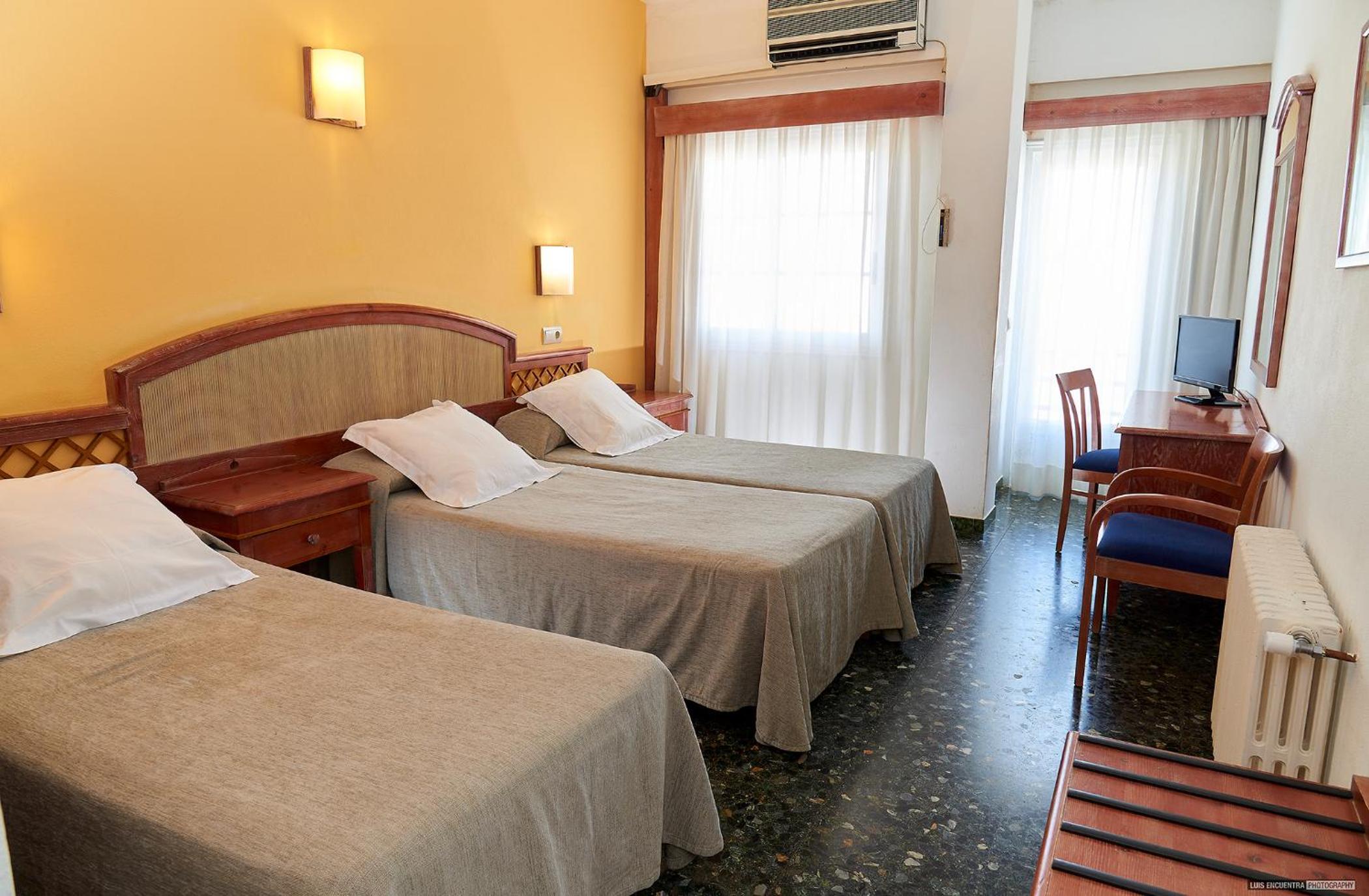 Hostal Illes Pitiüses