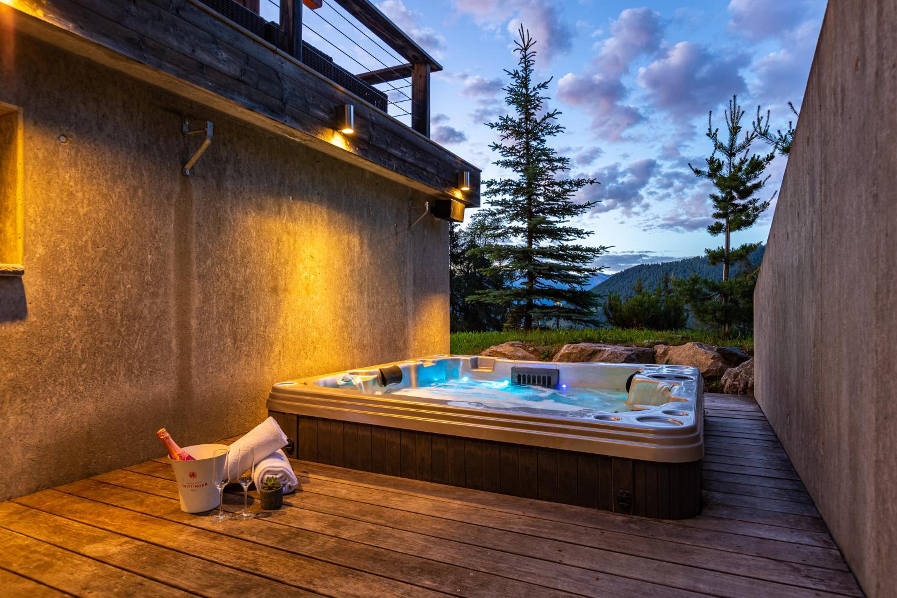 Luxury Spa Chalet with Jacuzzi and Sauna view 4