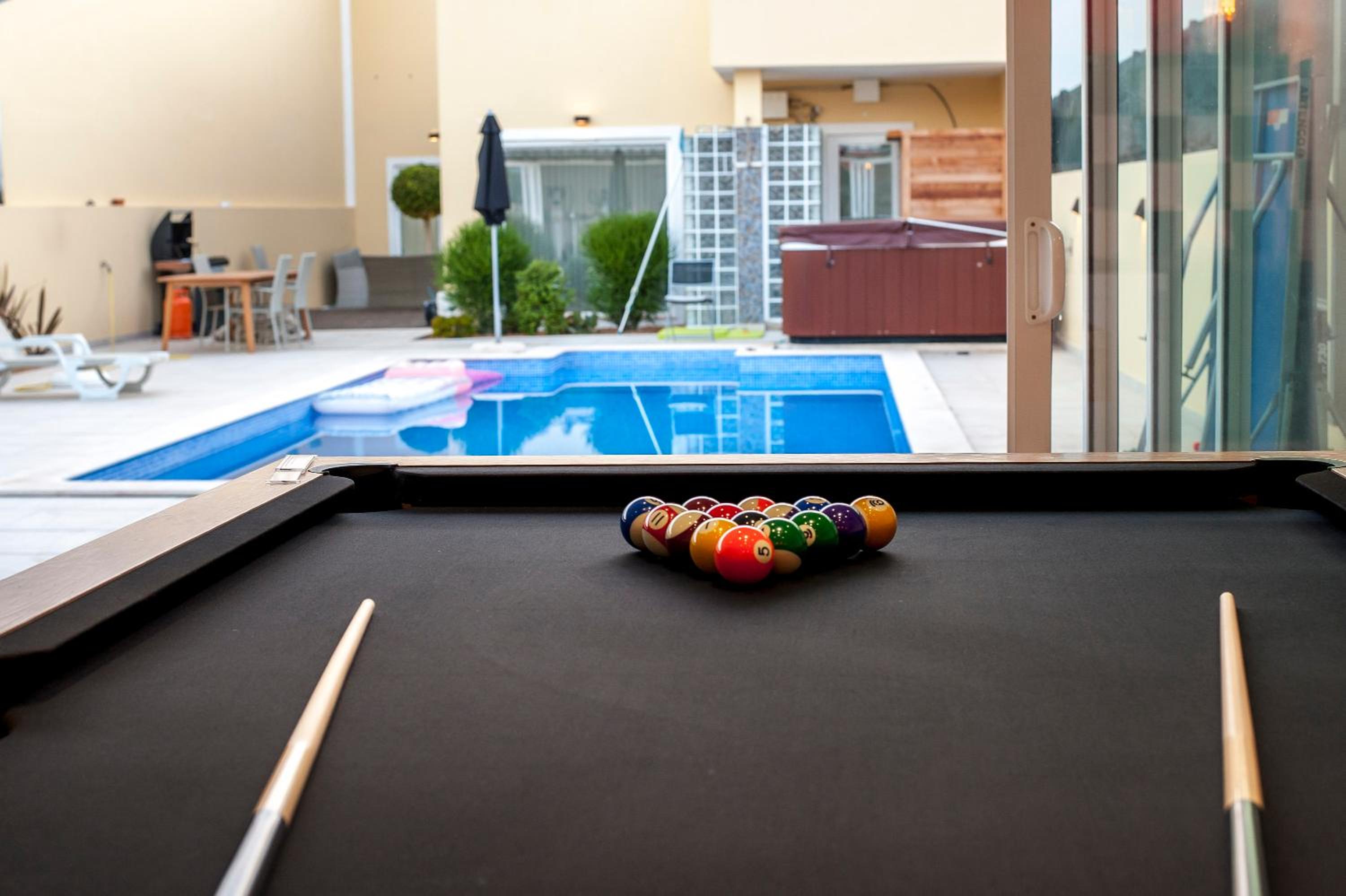 villa Aqua-Jacuzzi-heatable pool-sauna-gym-snooker view 2
