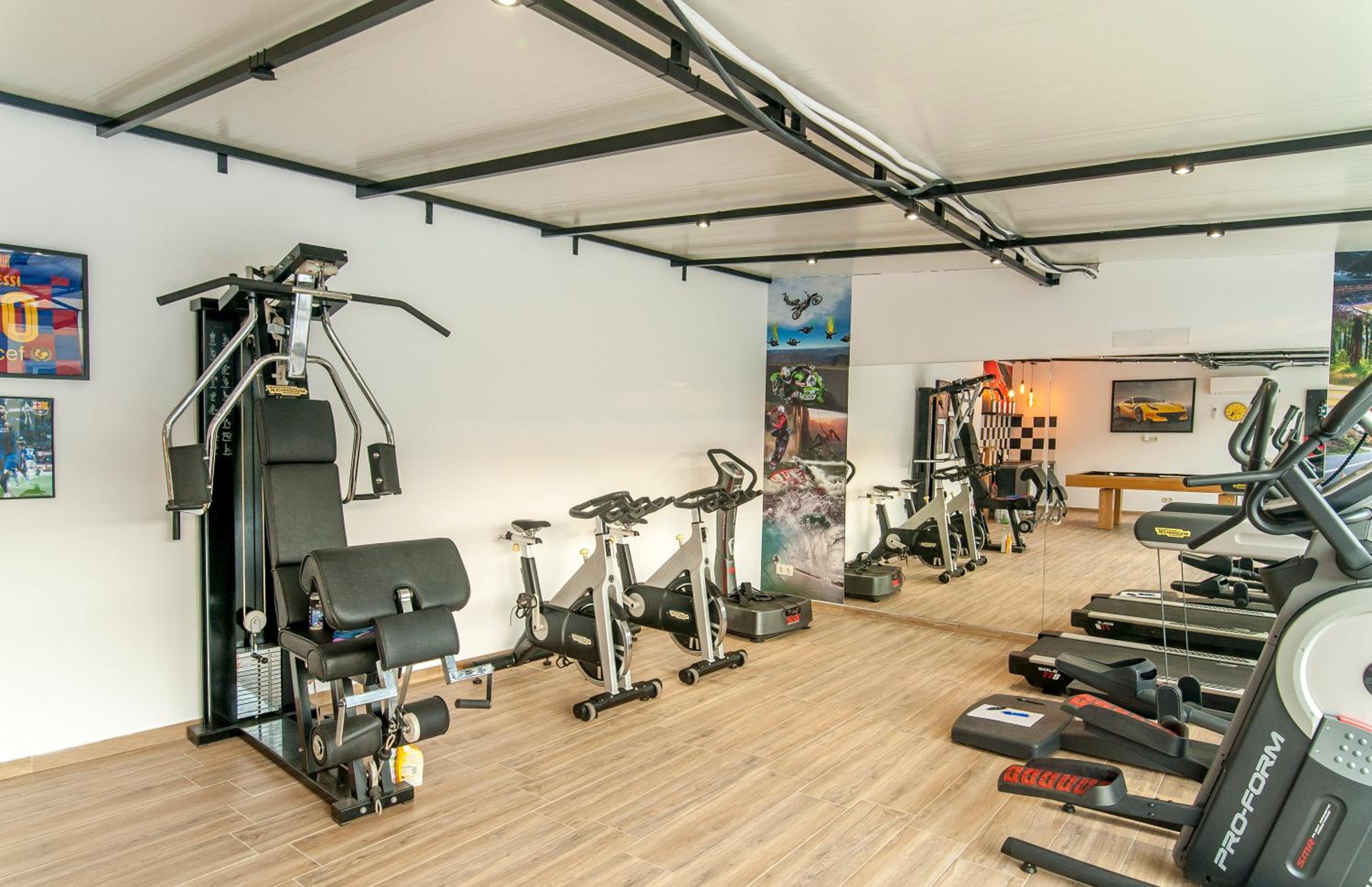 villa Aqua-Jacuzzi-heatable pool-sauna-gym-snooker view 3