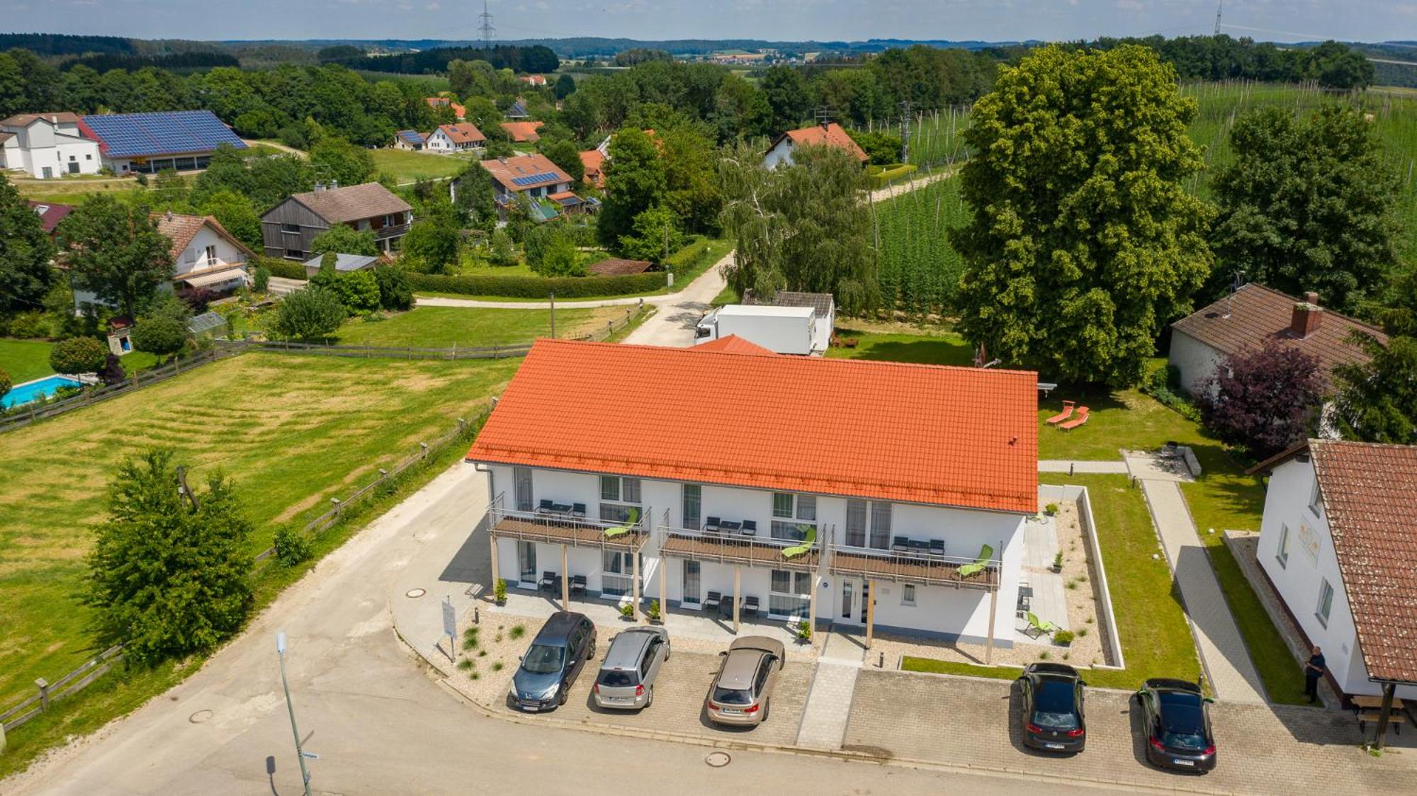 Holledau-Apartments - Auszeit im schönen Hopfenland in Bayern - voll ausgestattete Apartments - Garten - Balkon - Nähe München view 2