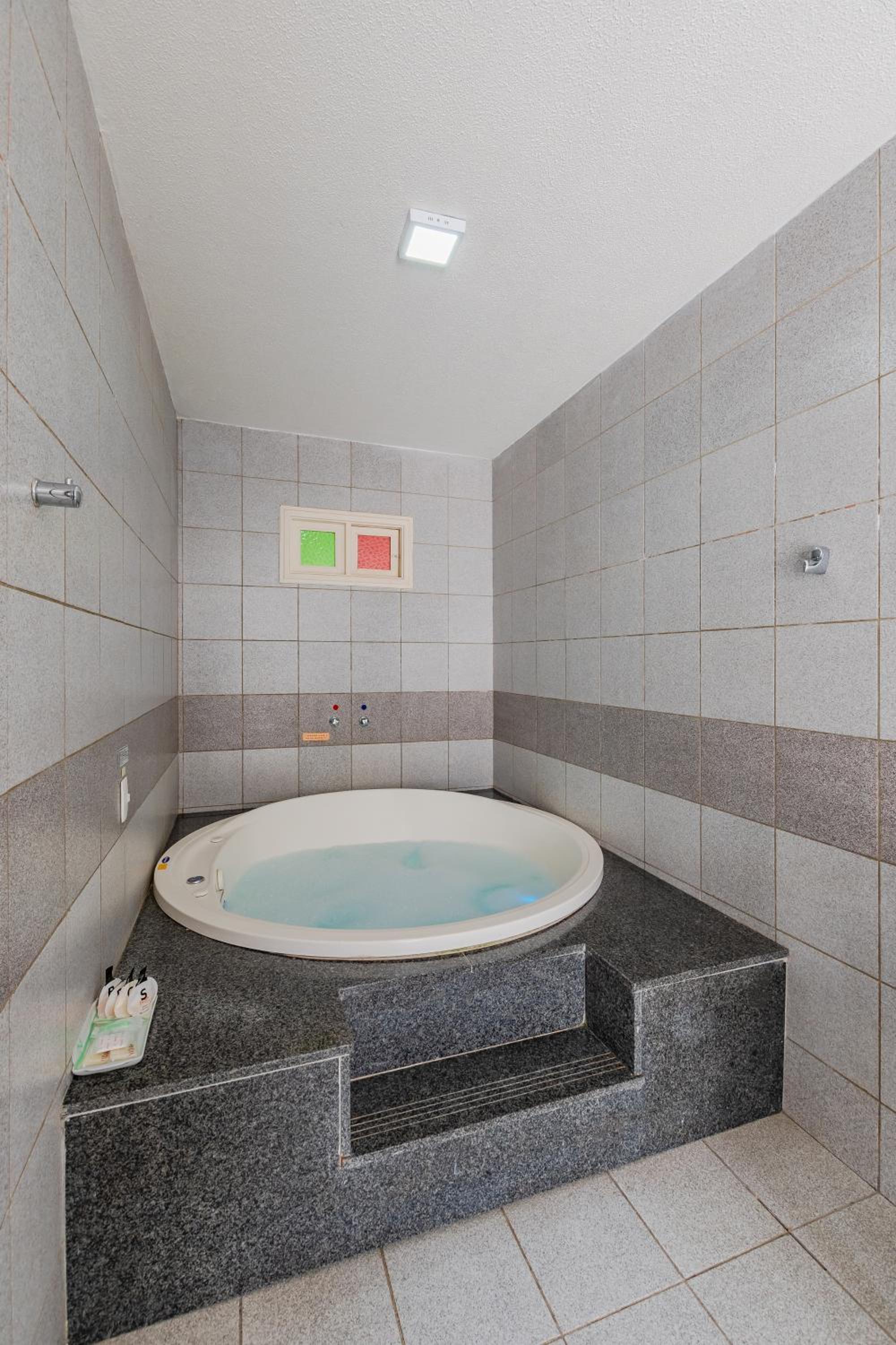 Jacuzzi