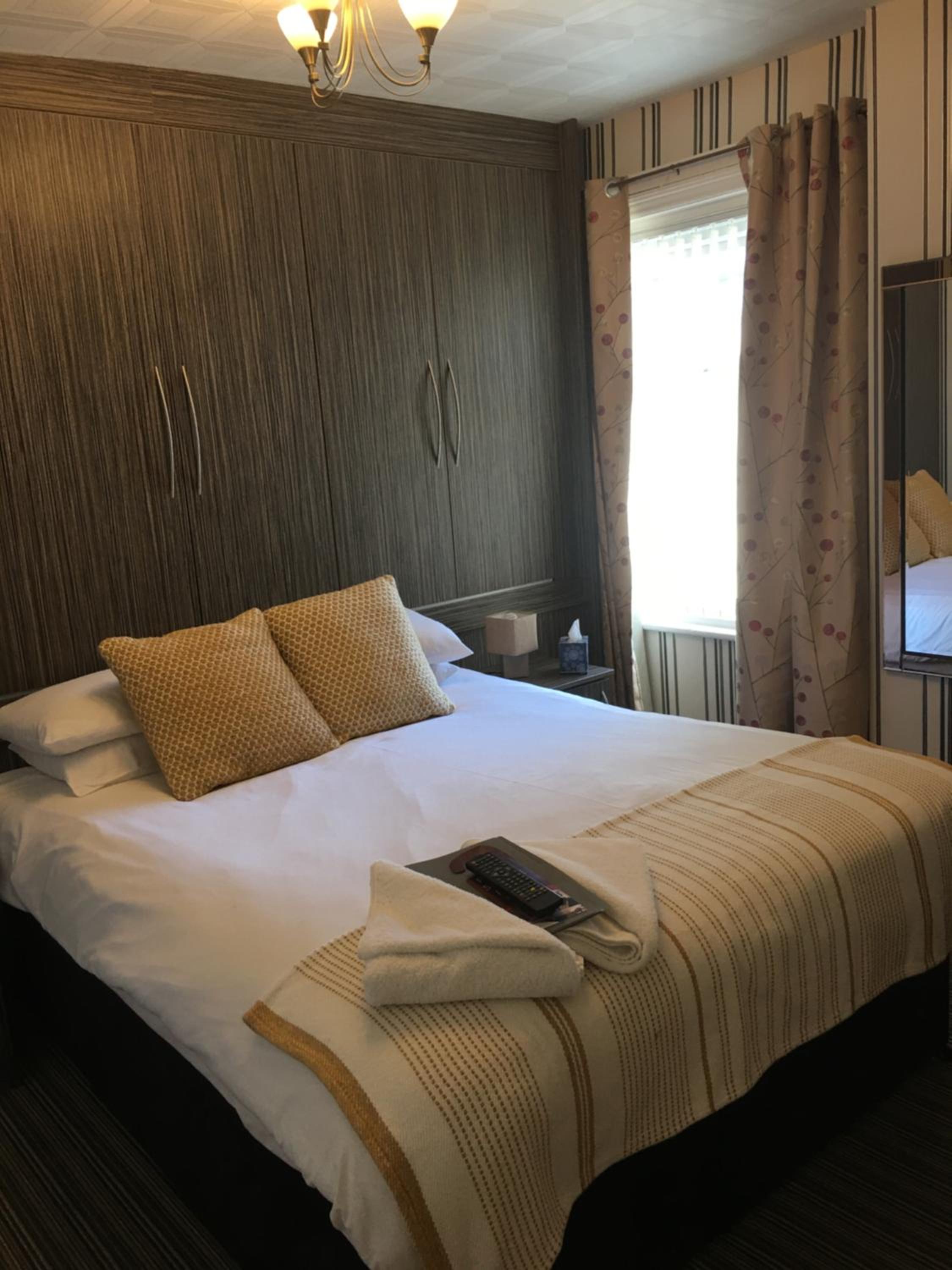 Glenheath Hotel