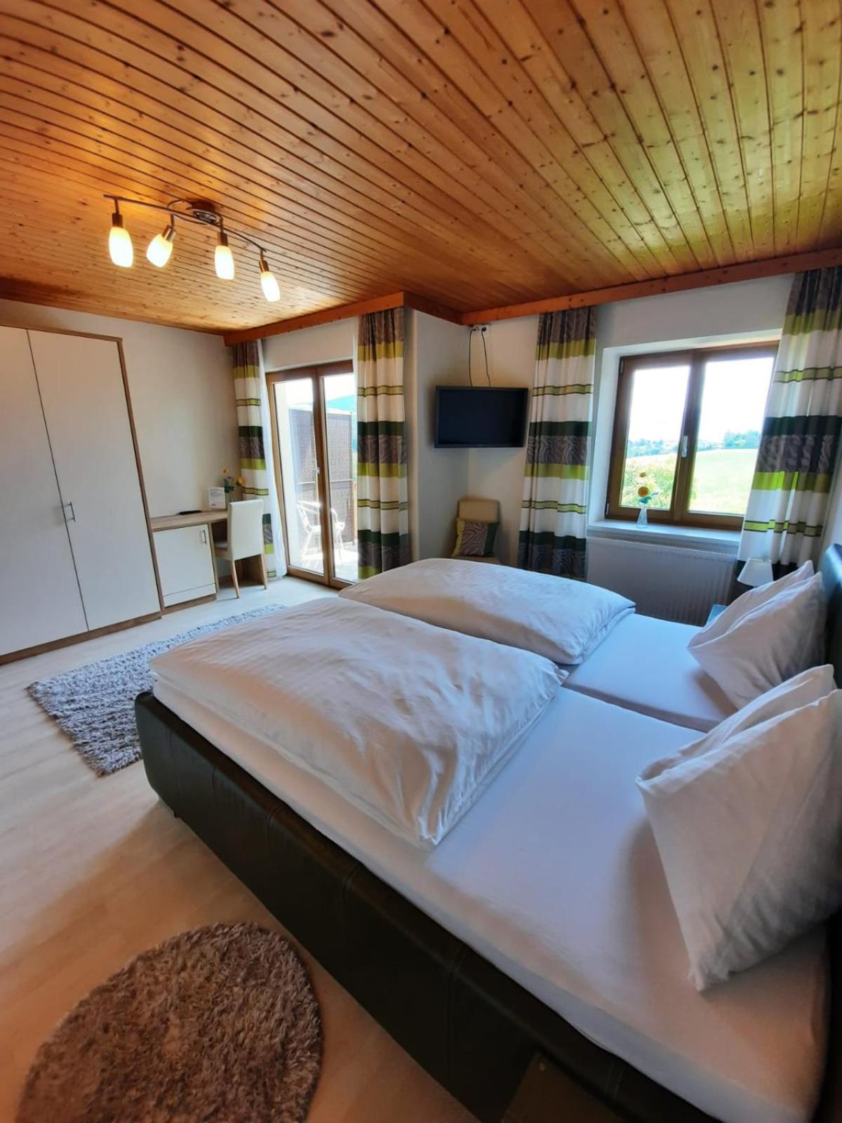 Pension Kreuzinger, 5310 Tiefgraben