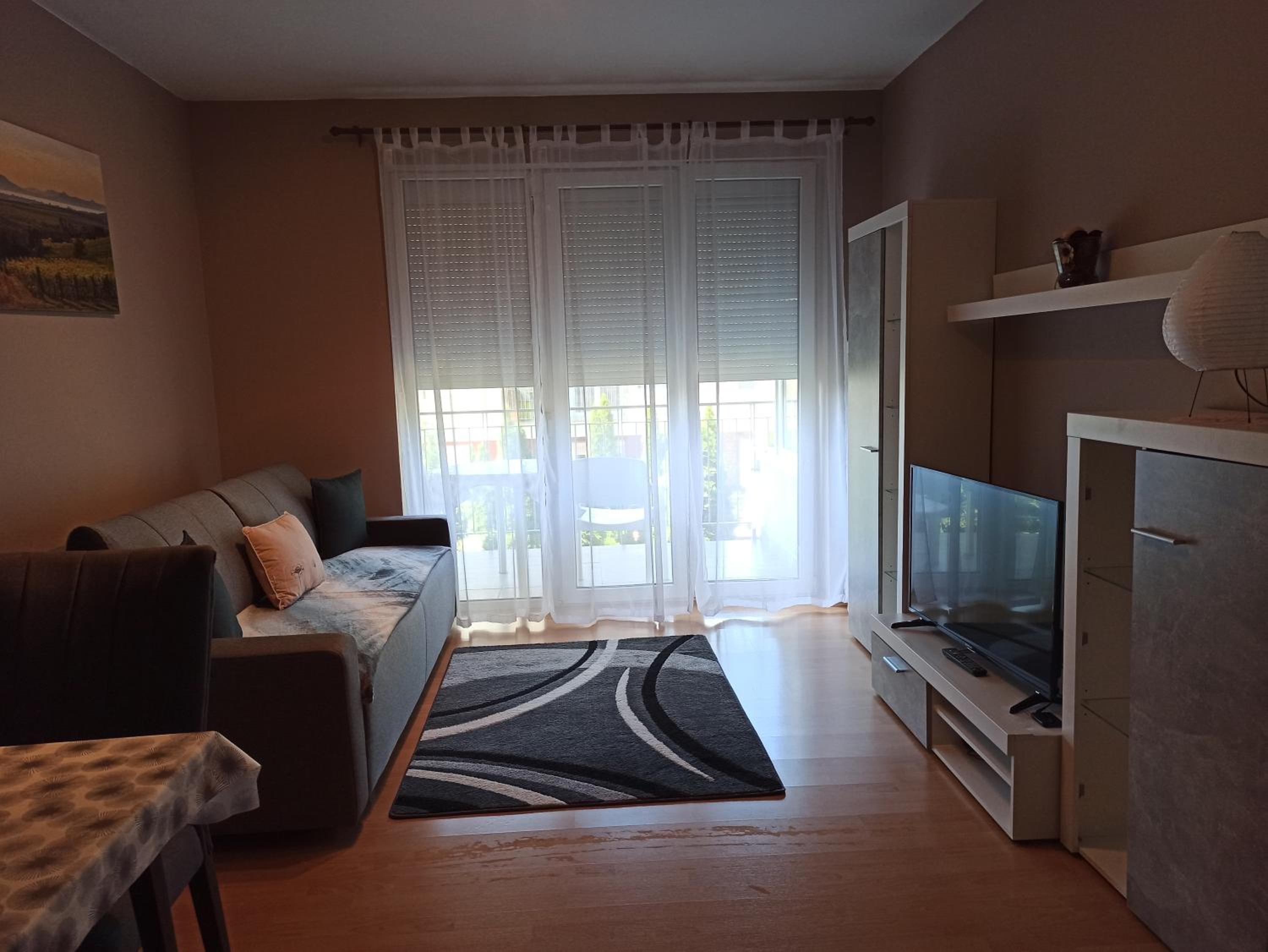Peppy Apartment & Pool view 5