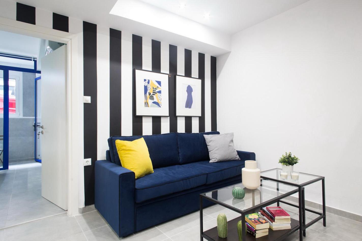 LOMVARDOU-Stylish Flat next to Ampelokipi Metro St