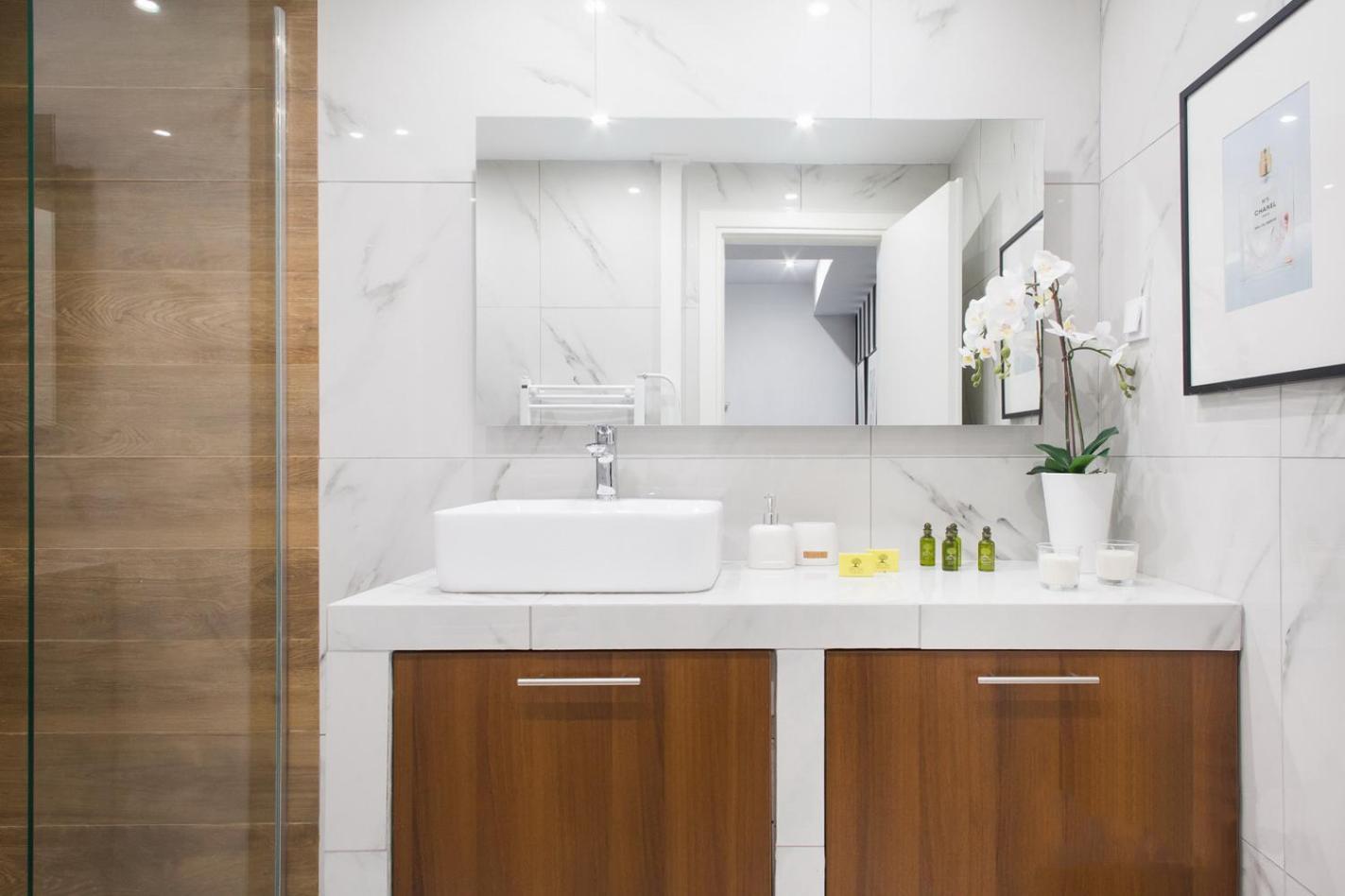 LOMVARDOU-Stylish Flat next to Ampelokipi Metro St