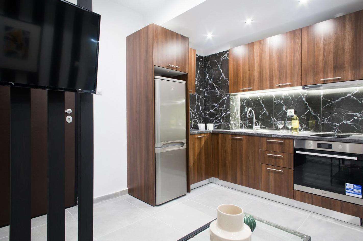 LOMVARDOU-Stylish Flat next to Ampelokipi Metro St