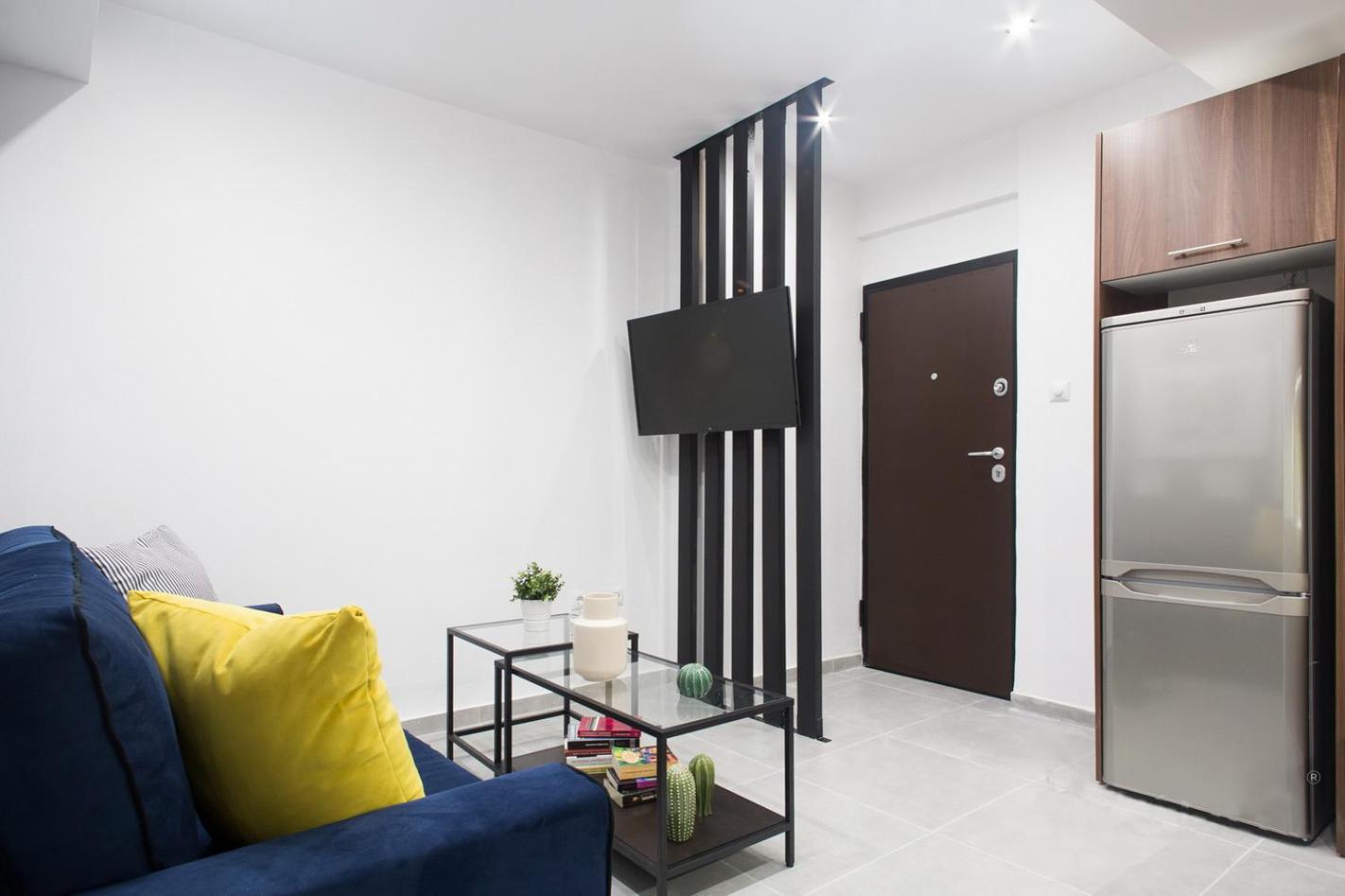 LOMVARDOU-Stylish Flat next to Ampelokipi Metro St